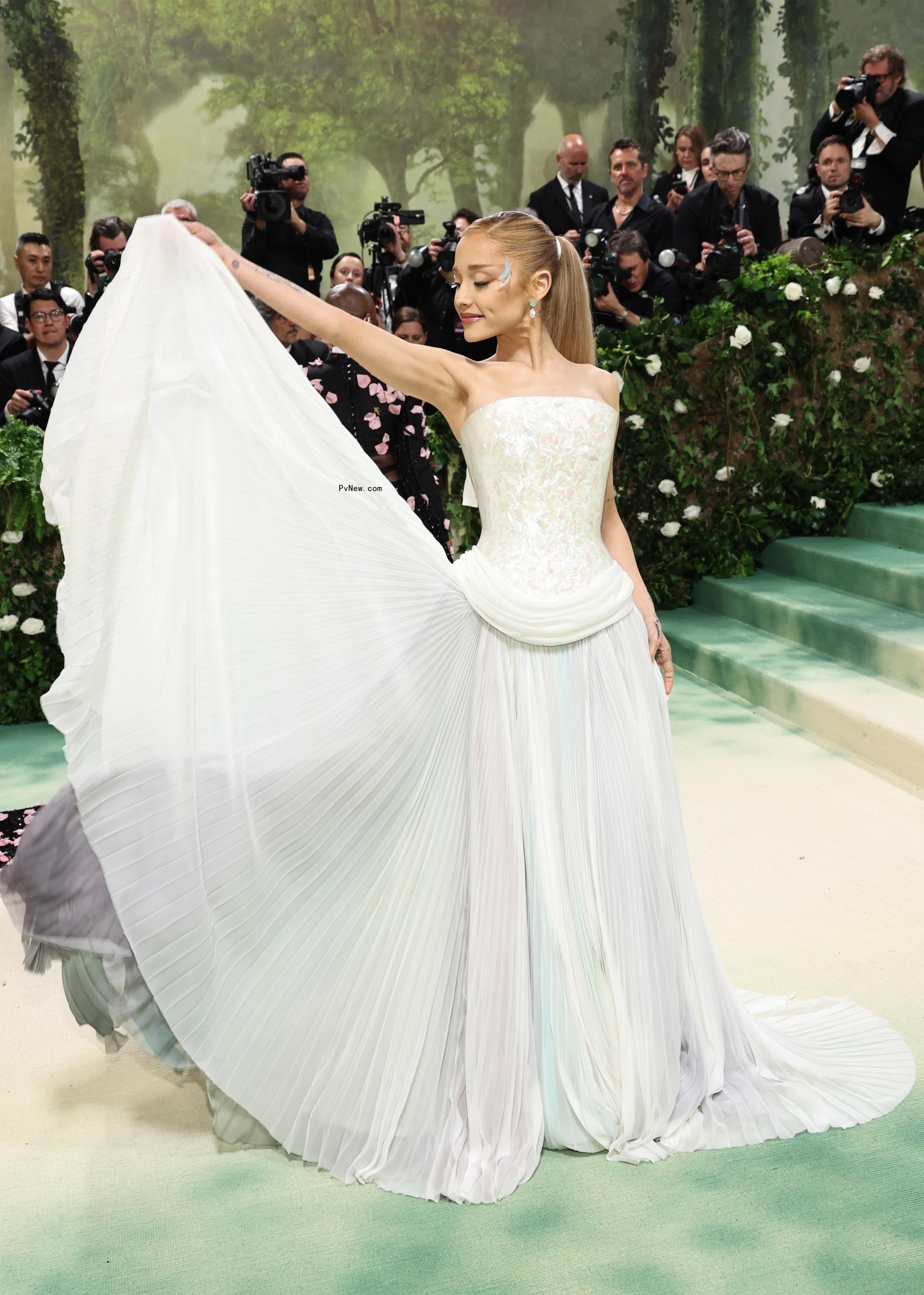 Ariana Grande Met Gala.