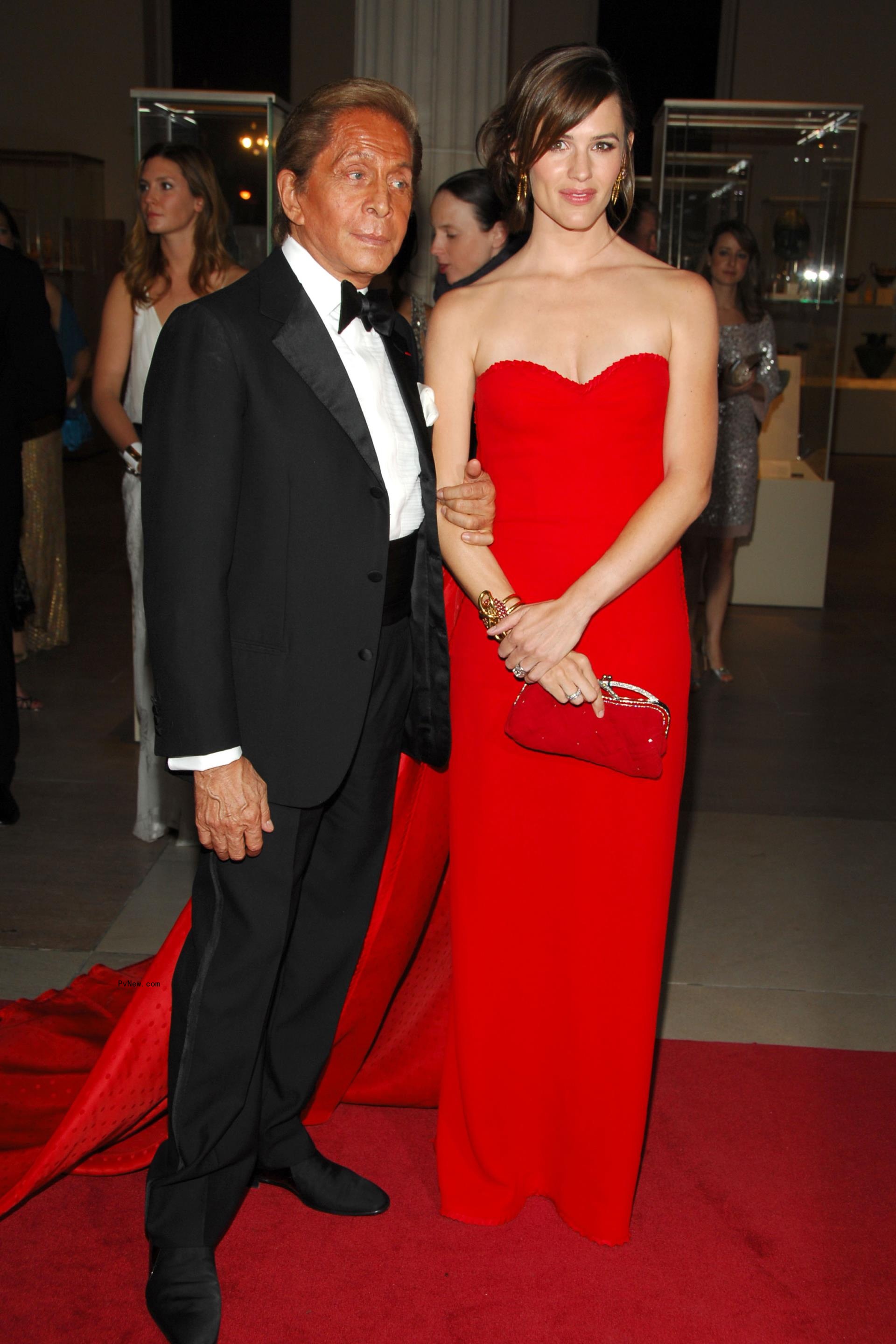 Jennifer Garner and Valentino at the Met Gala in 2007.