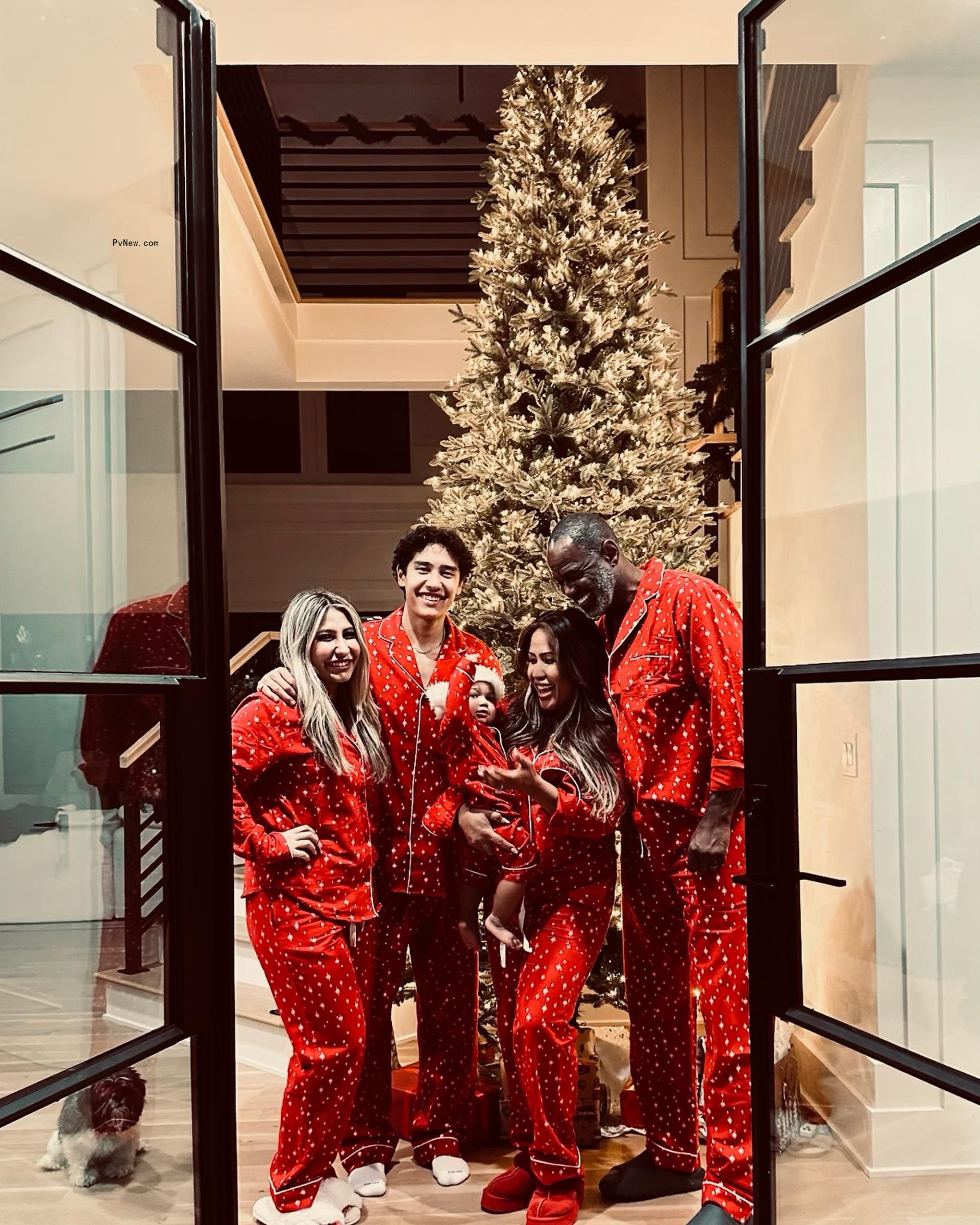 Brian McKnight, Leilani Mendoza, her two kids and her newborn.