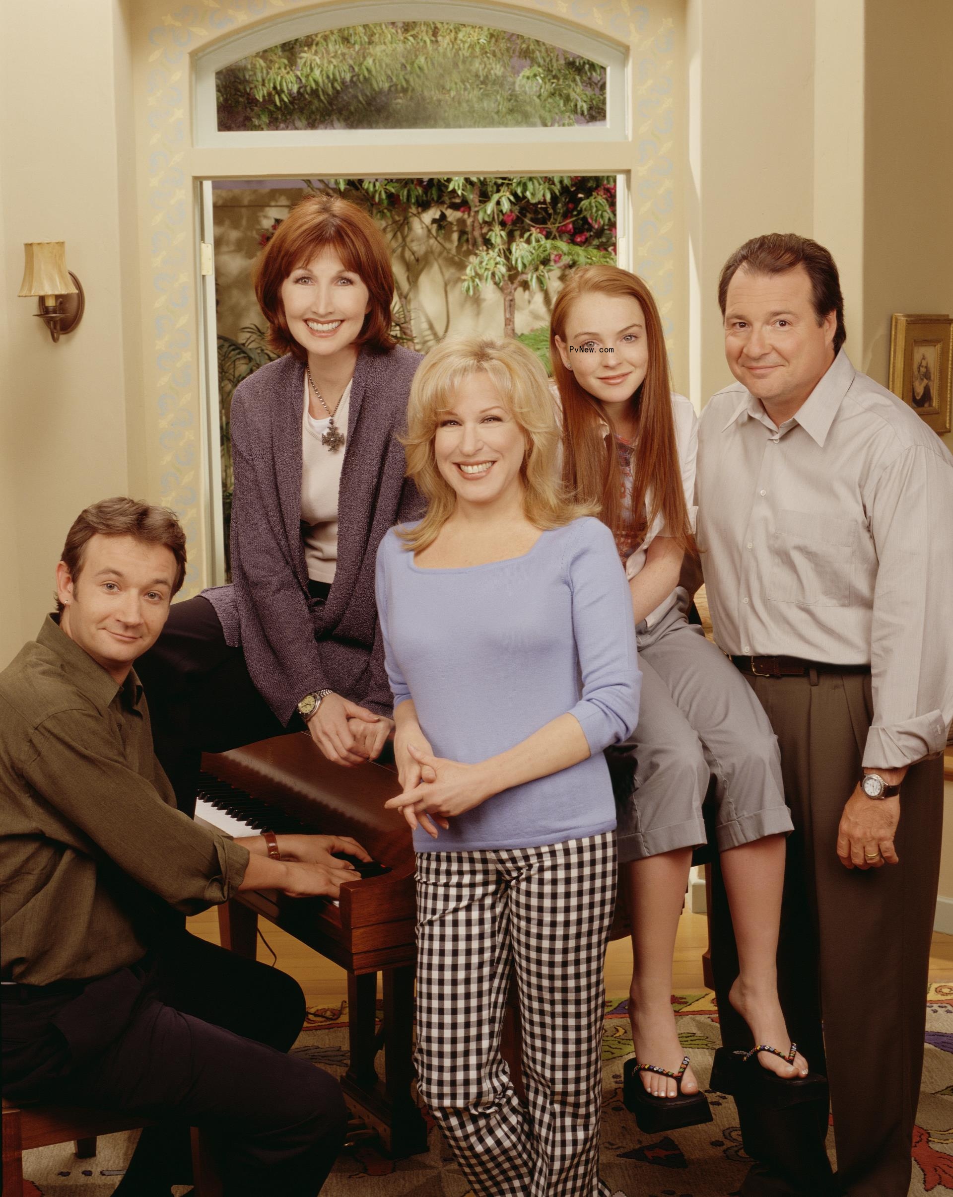 Bette Midler and the cast of 