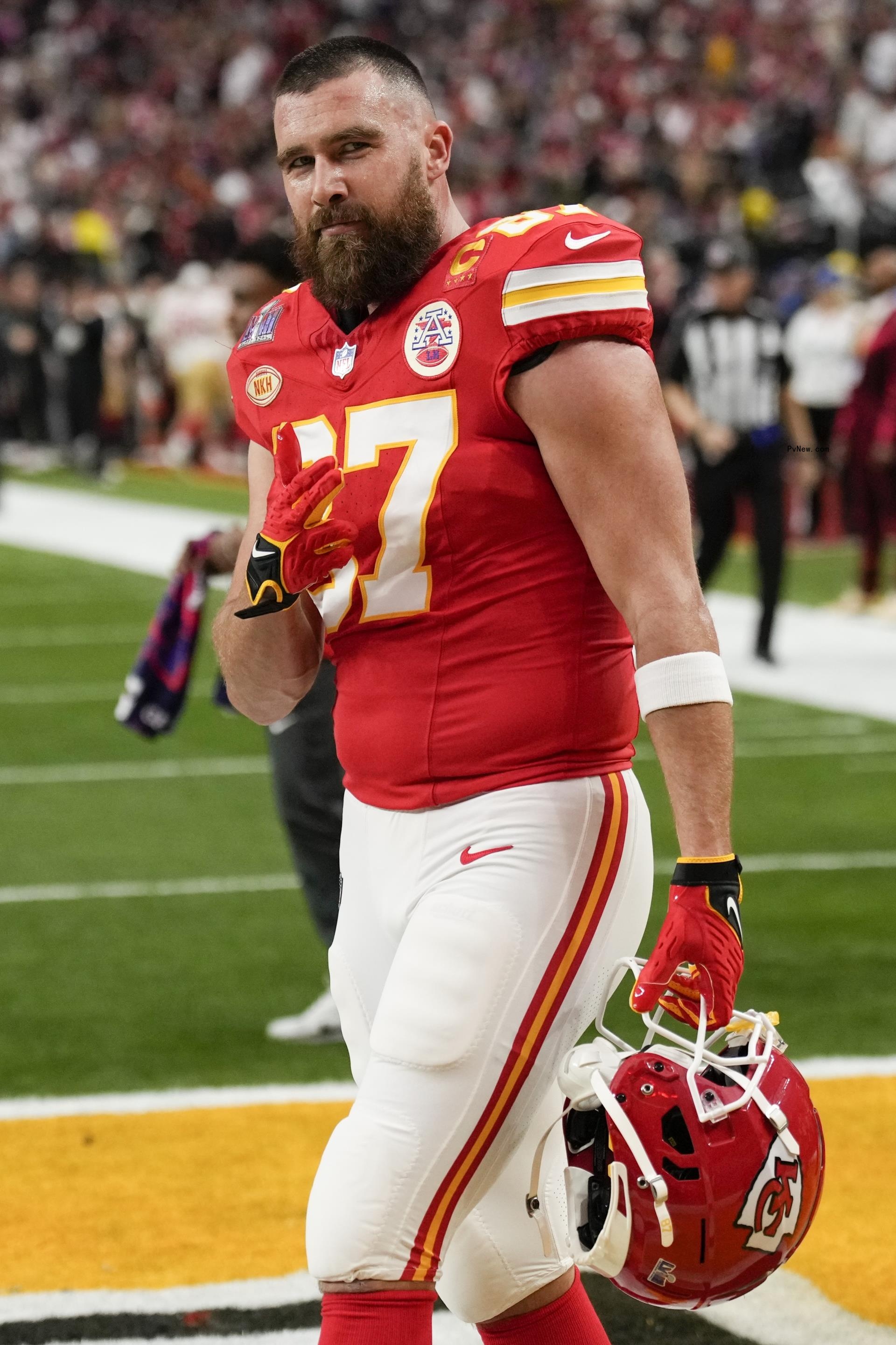 Travis Kelce on the field.