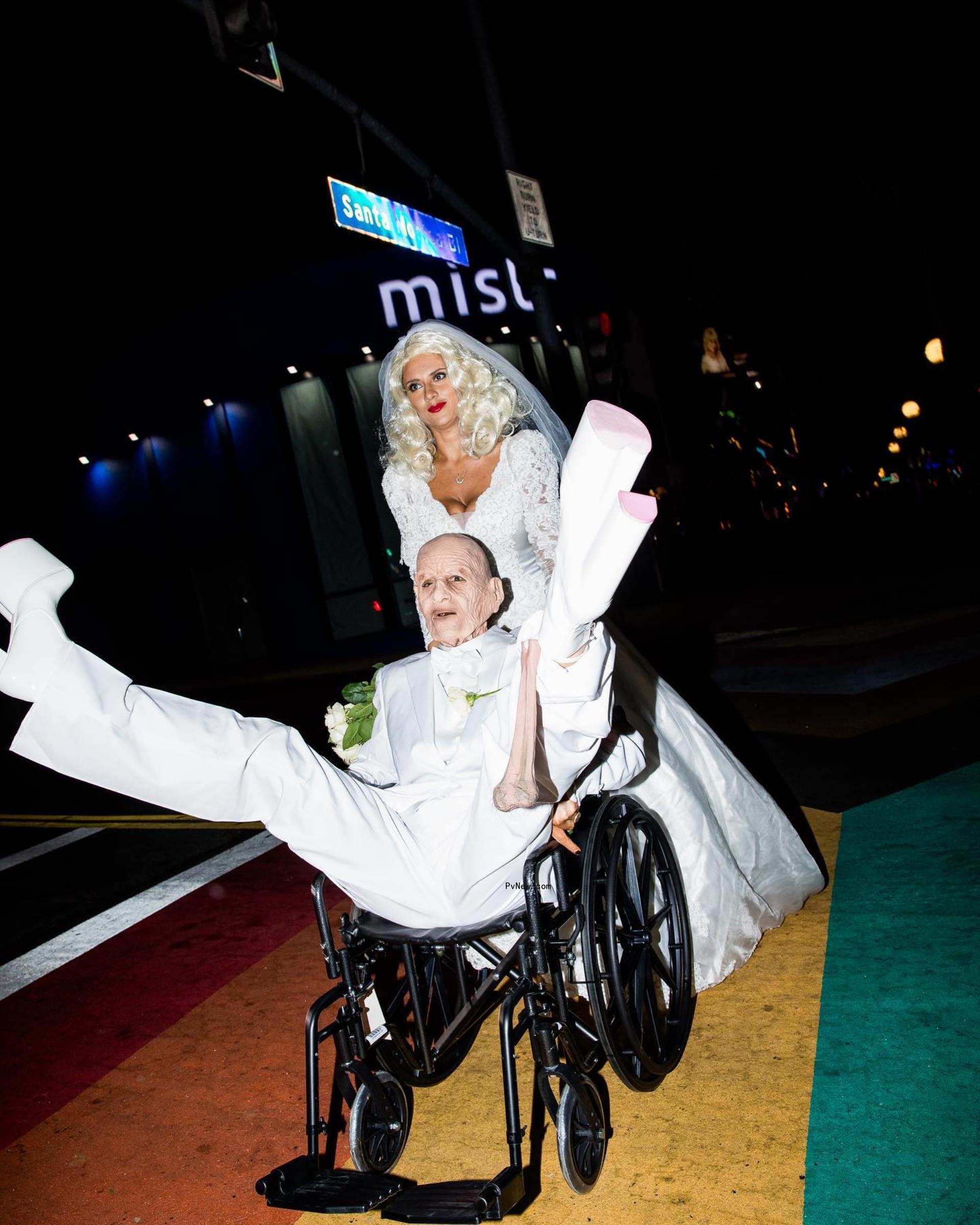 Kate Beckinsale dressed as an old man with her friend dressed as Anna Nicole Smith
