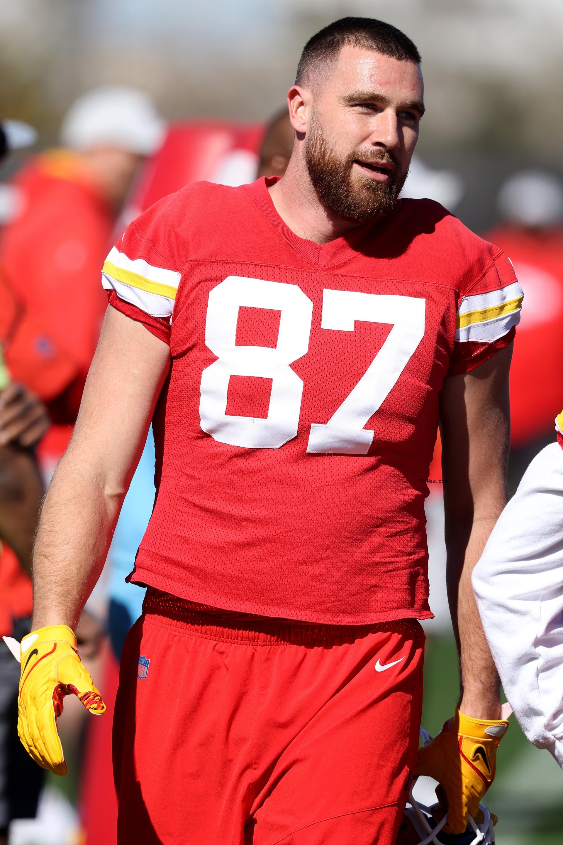 Travis Kelce at practice,