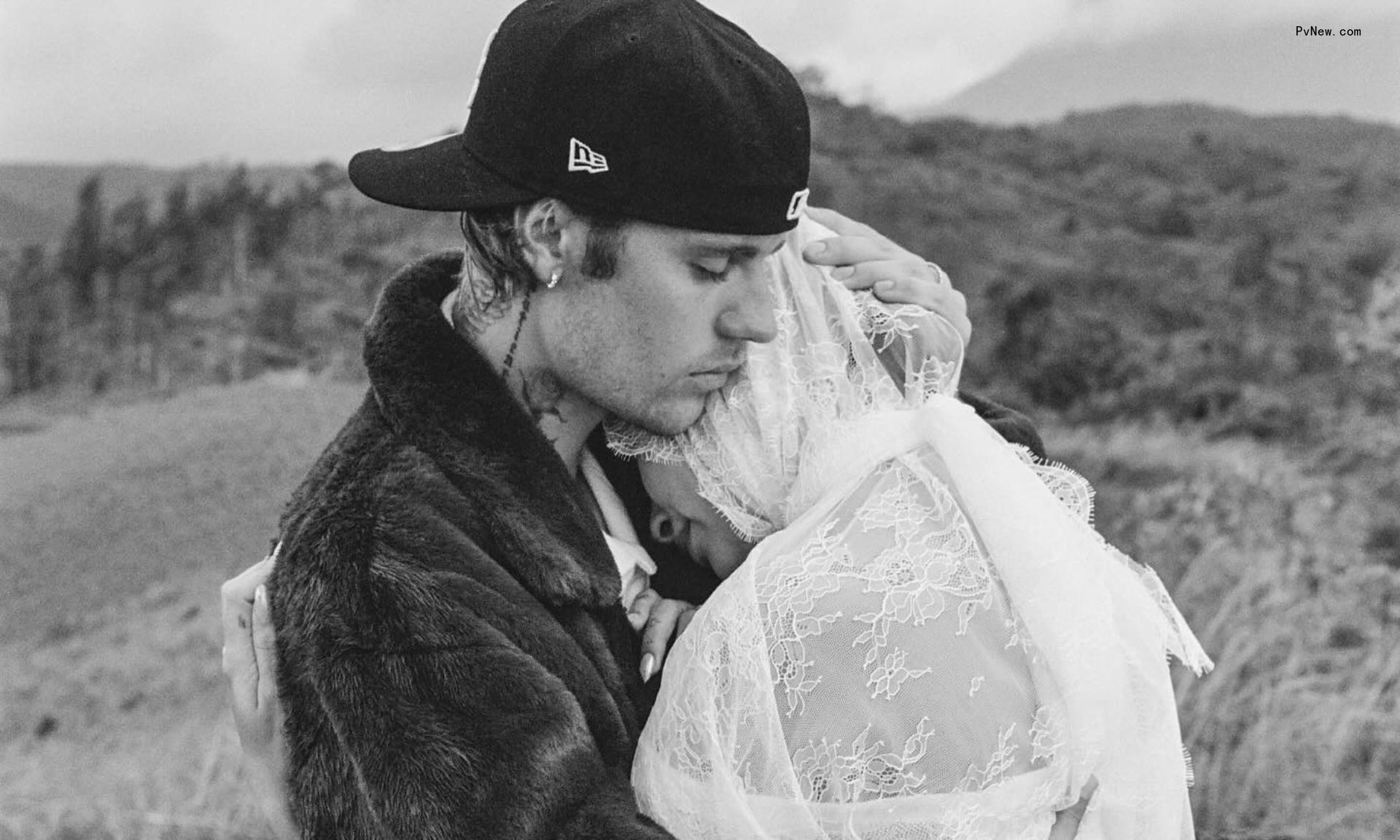 Hailey and Justin Bieber.
