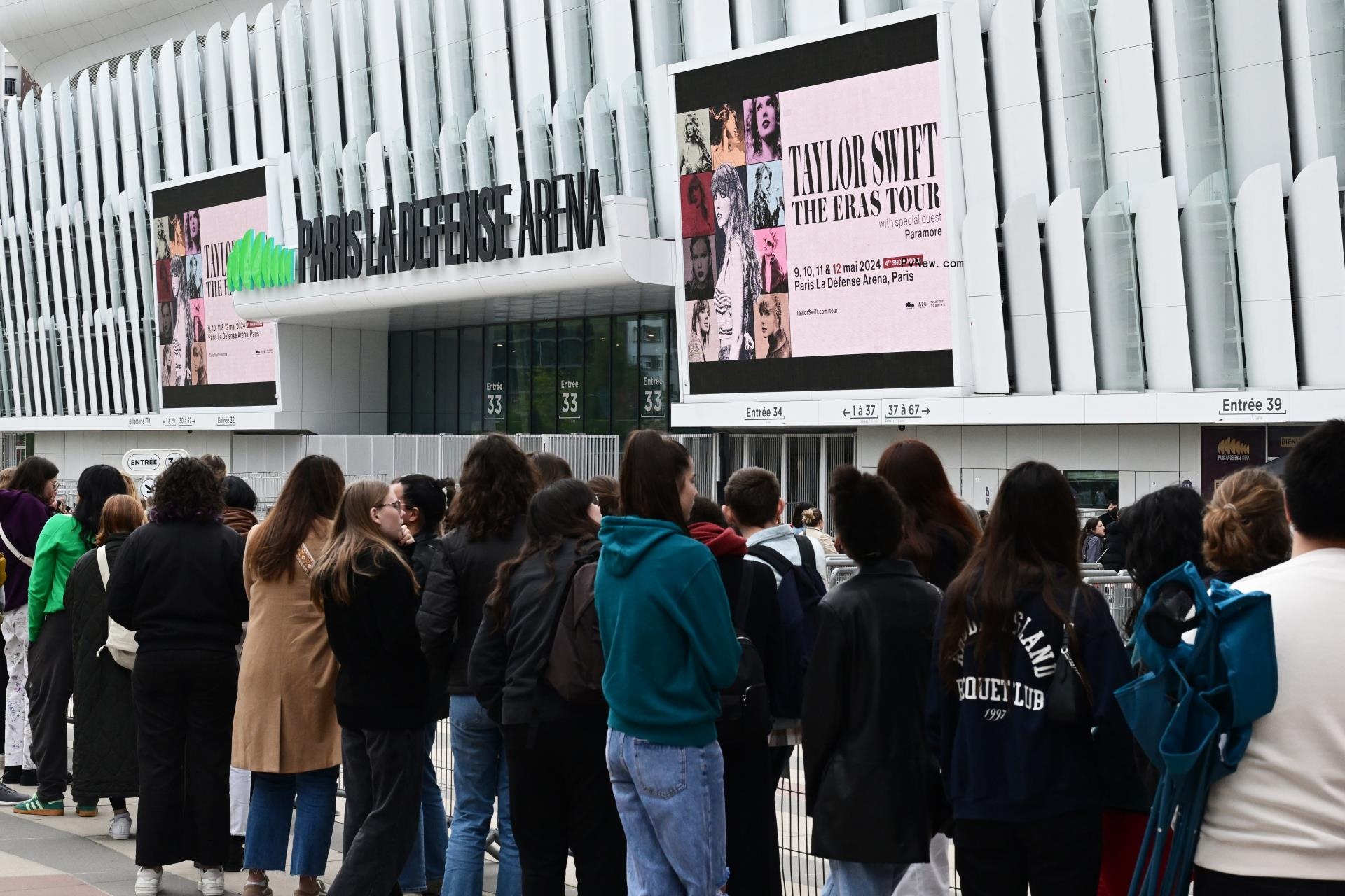 Fans outside of the Paris La Defense Arena.
