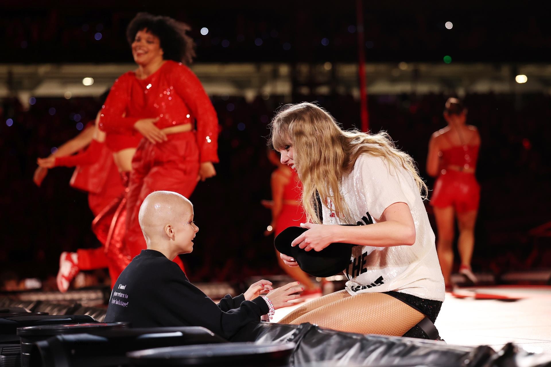 Taylor Swift with a fan