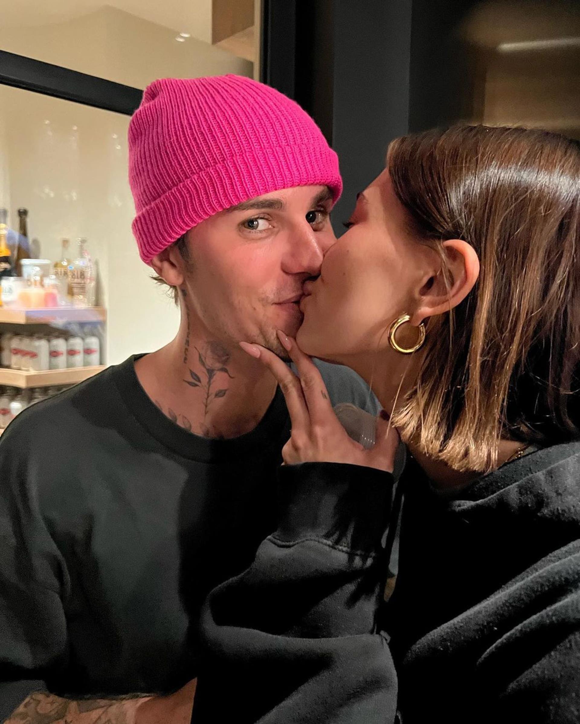 Hailey and Justin Bieber kissing.