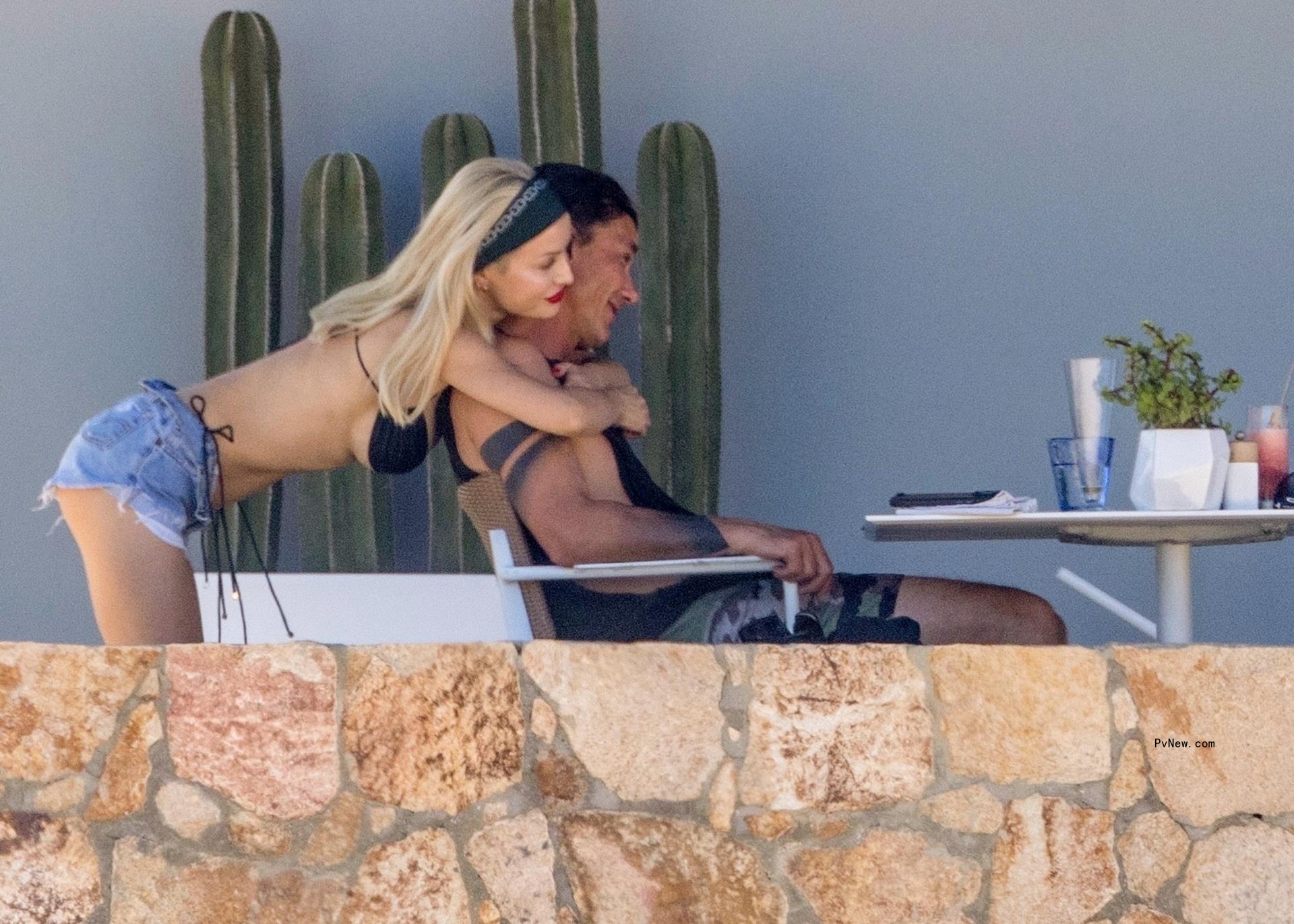 Xhoana X and Gavin Rossdale in Mexico.