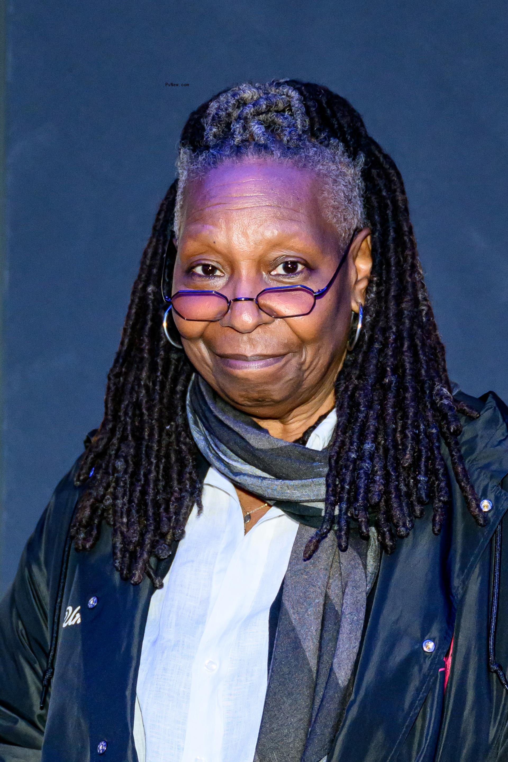 Whoopi Goldberg pose photos