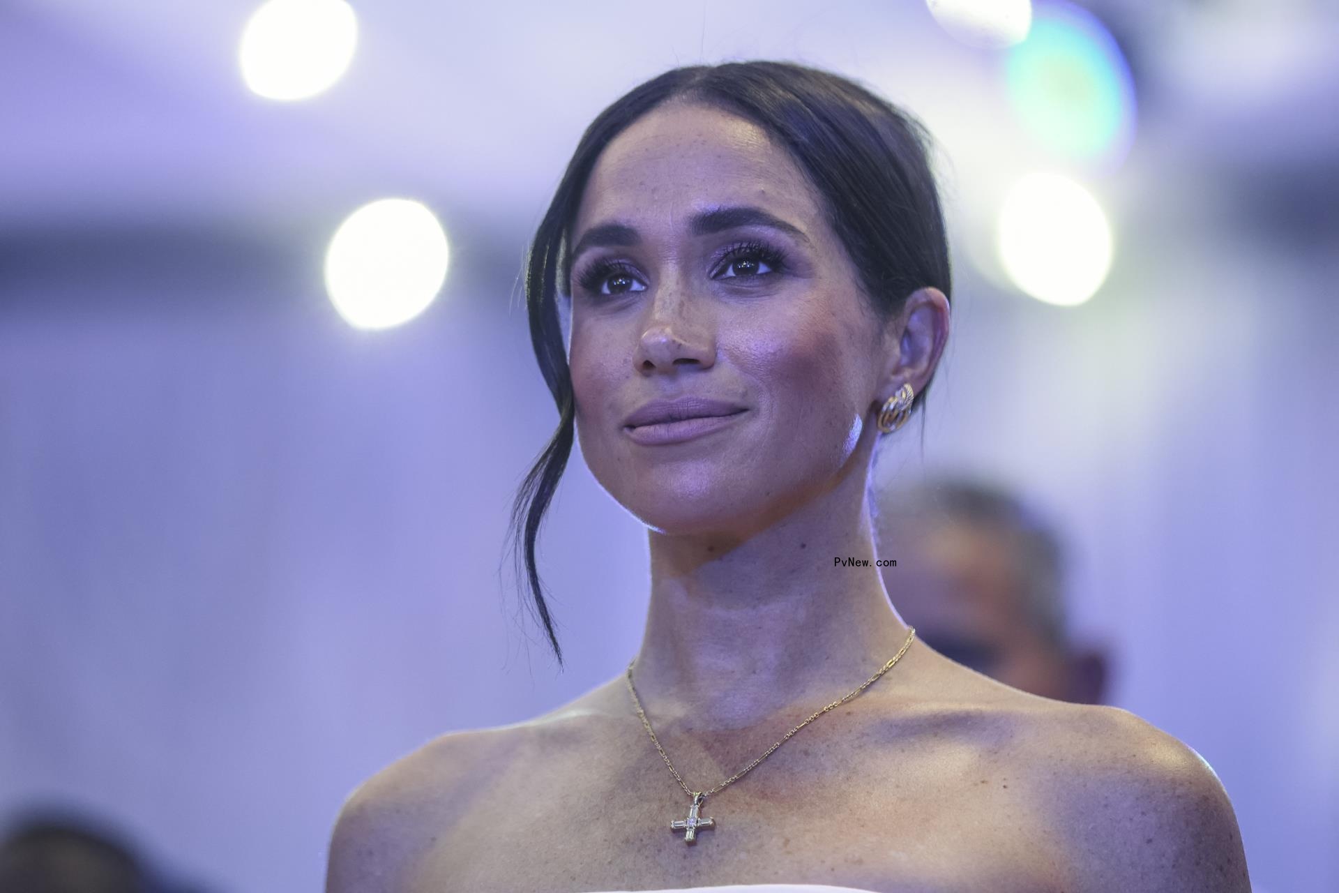 Meghan Markle necklace