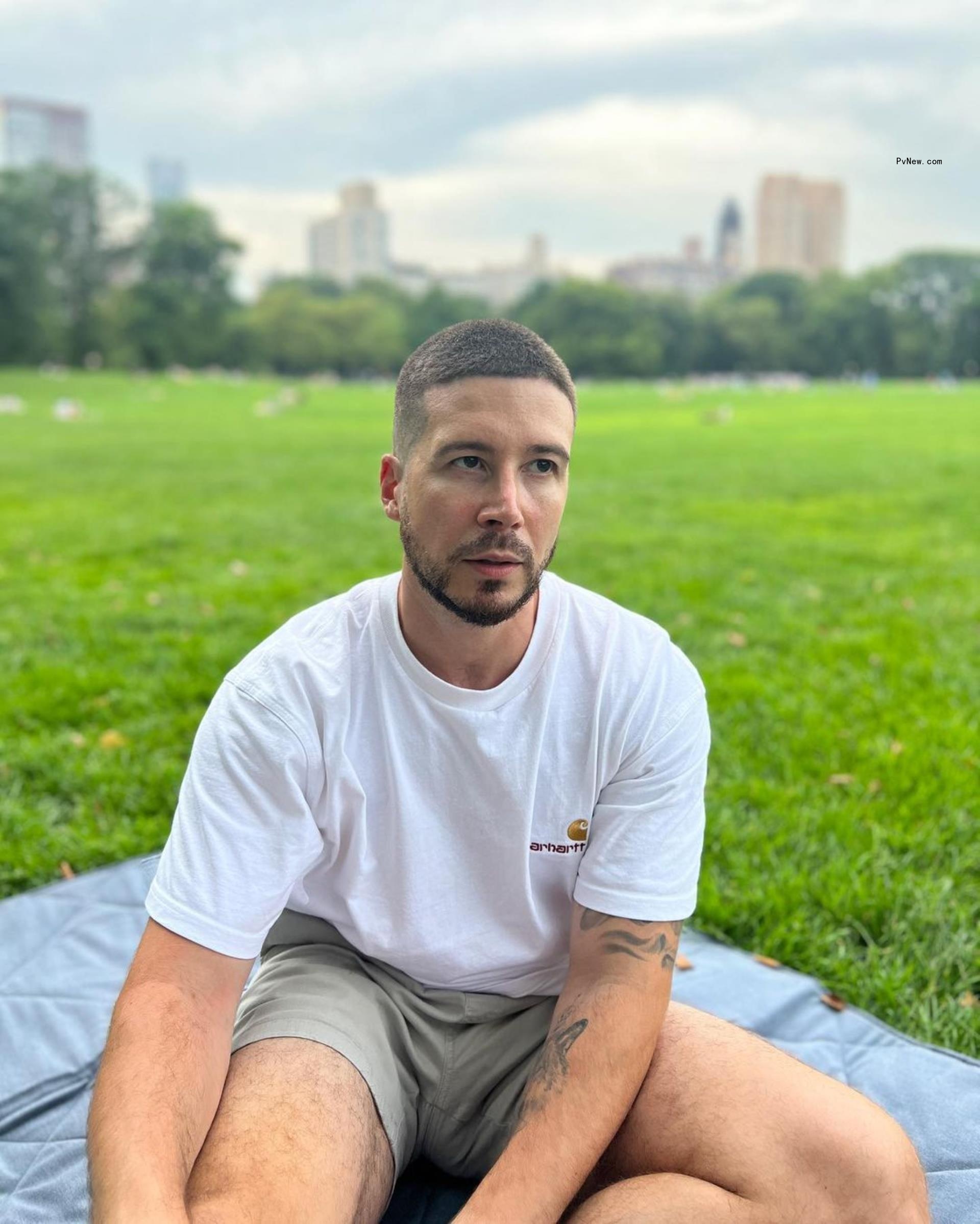Vinny Guadagnino sitting
