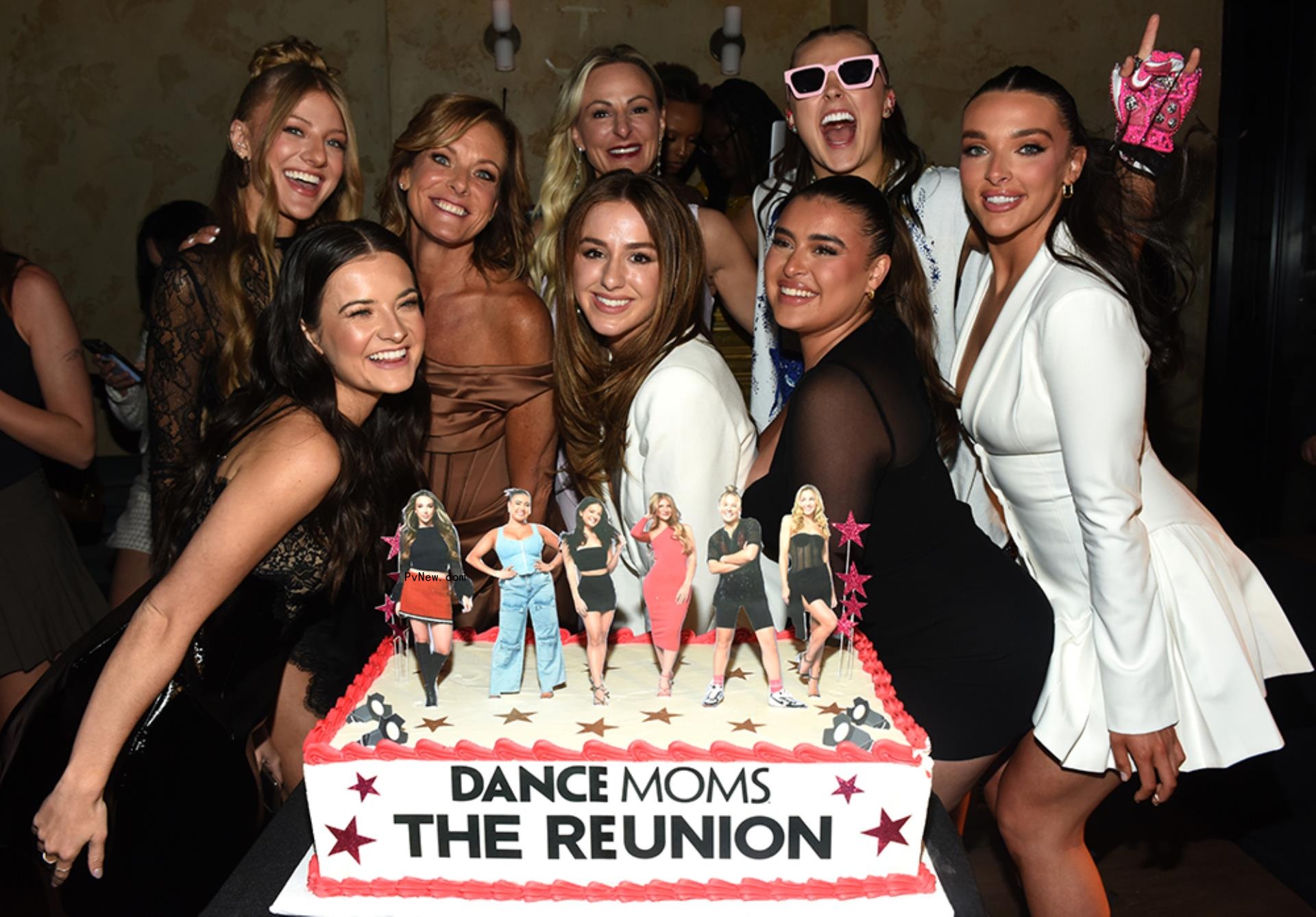 Paige Hyland, Brooke Hyland, Kelly Hyland, Chloé Lukasiak, Christi Lukasiak, Kalani Hilliker, JoJo Siwa and Kendall Vertes