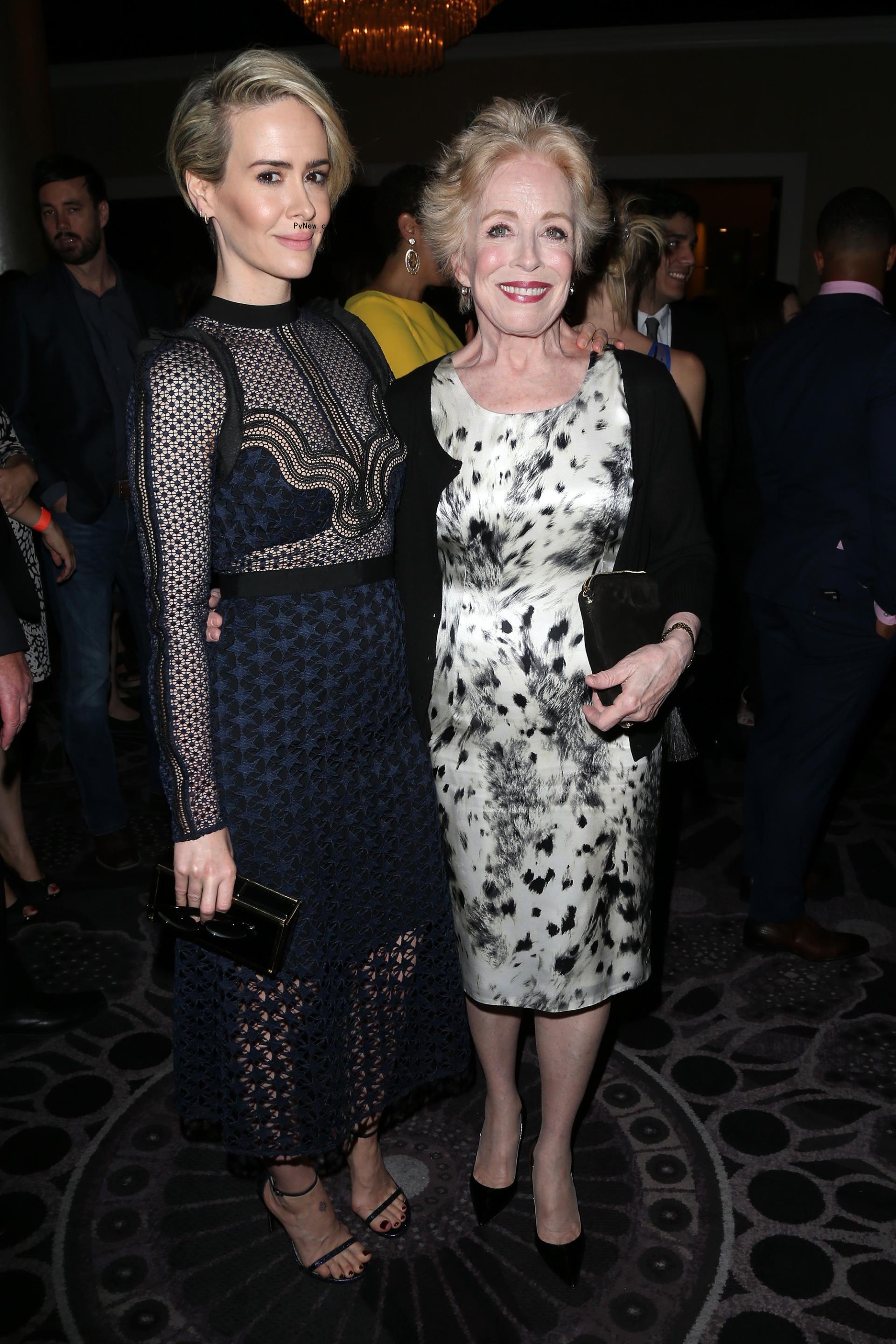 Sarah Paulson (L) and Holland Taylor