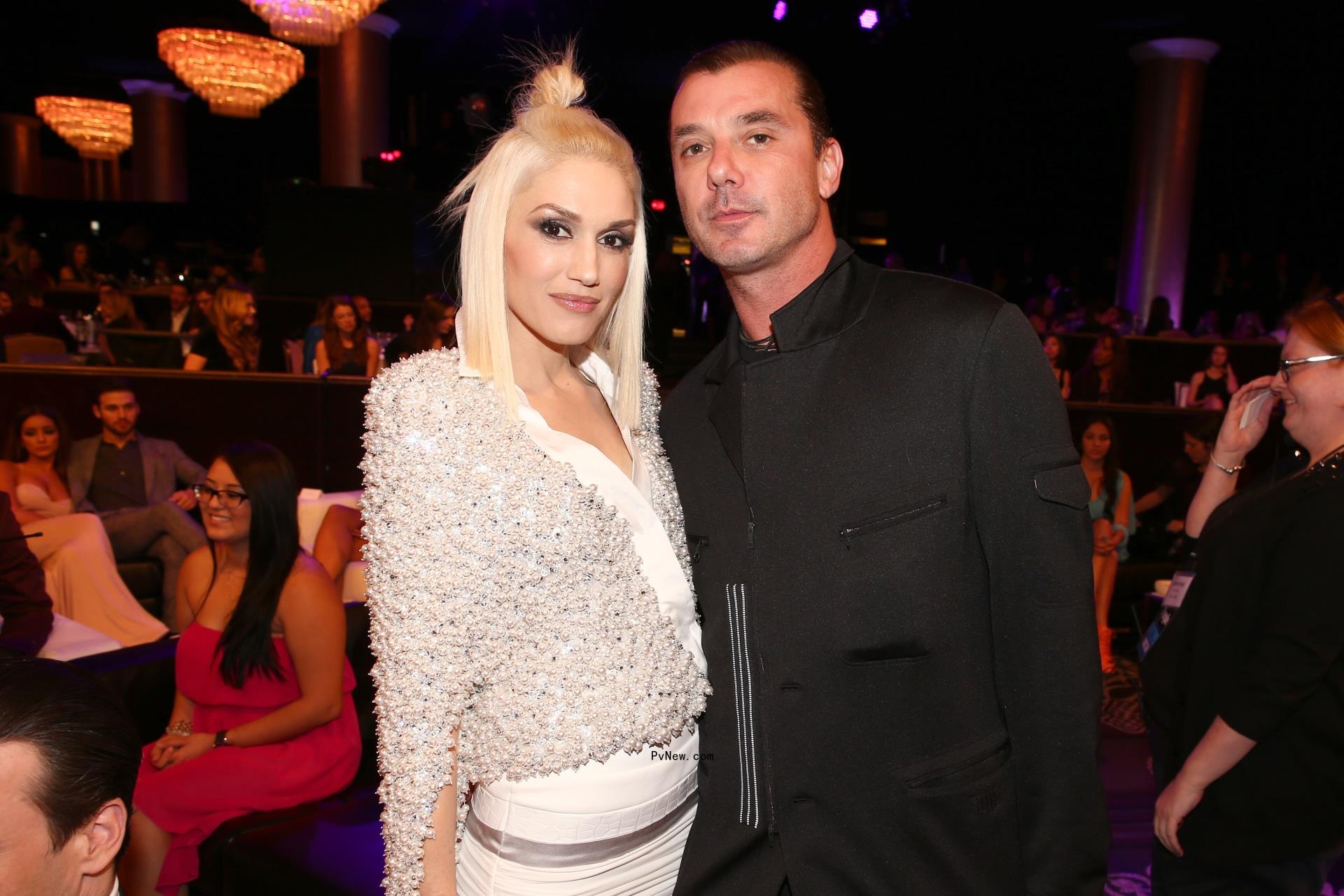 Gwen Stefani and Gavin Rossdale posing together