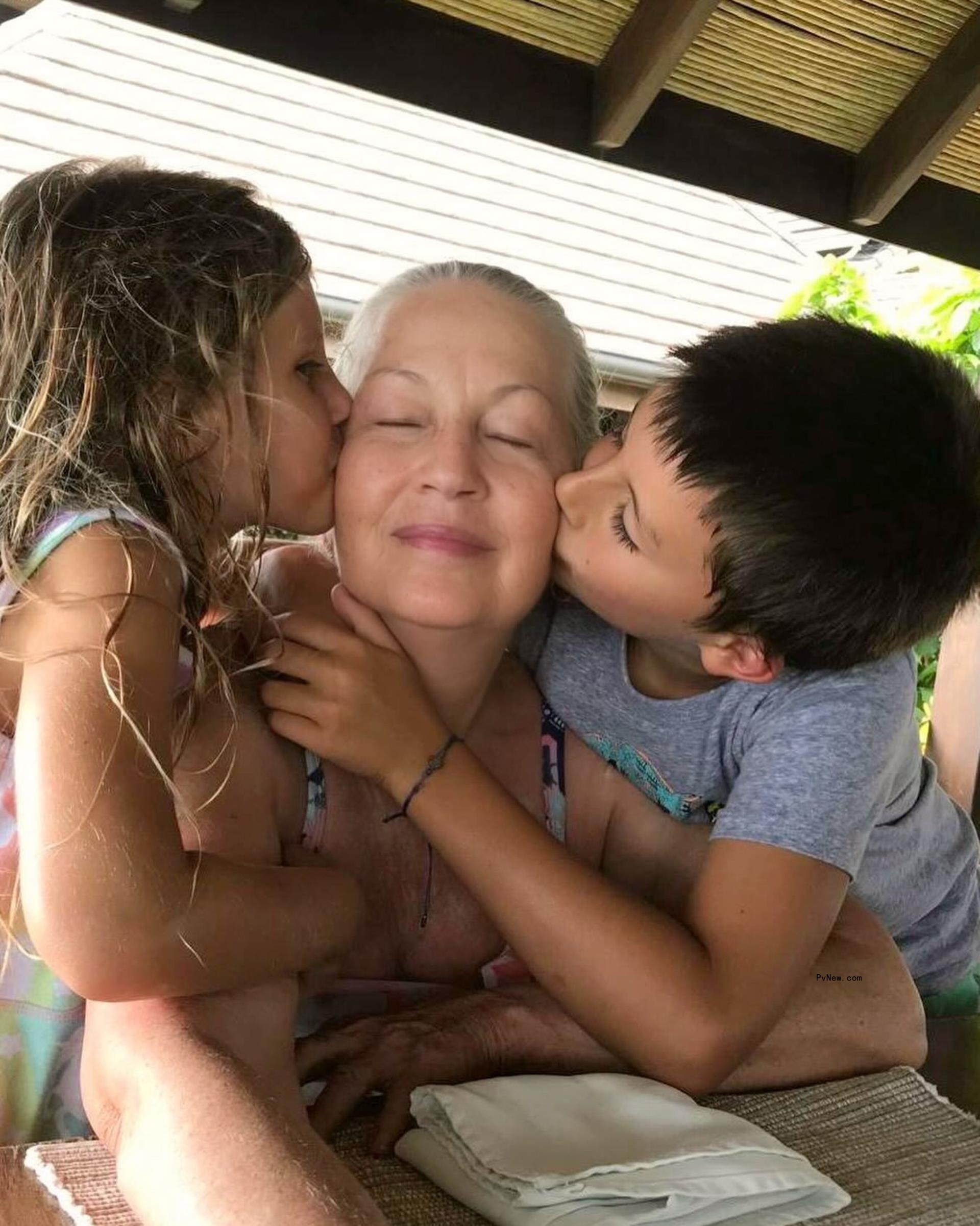 Gisele Bündchen's mom and kids