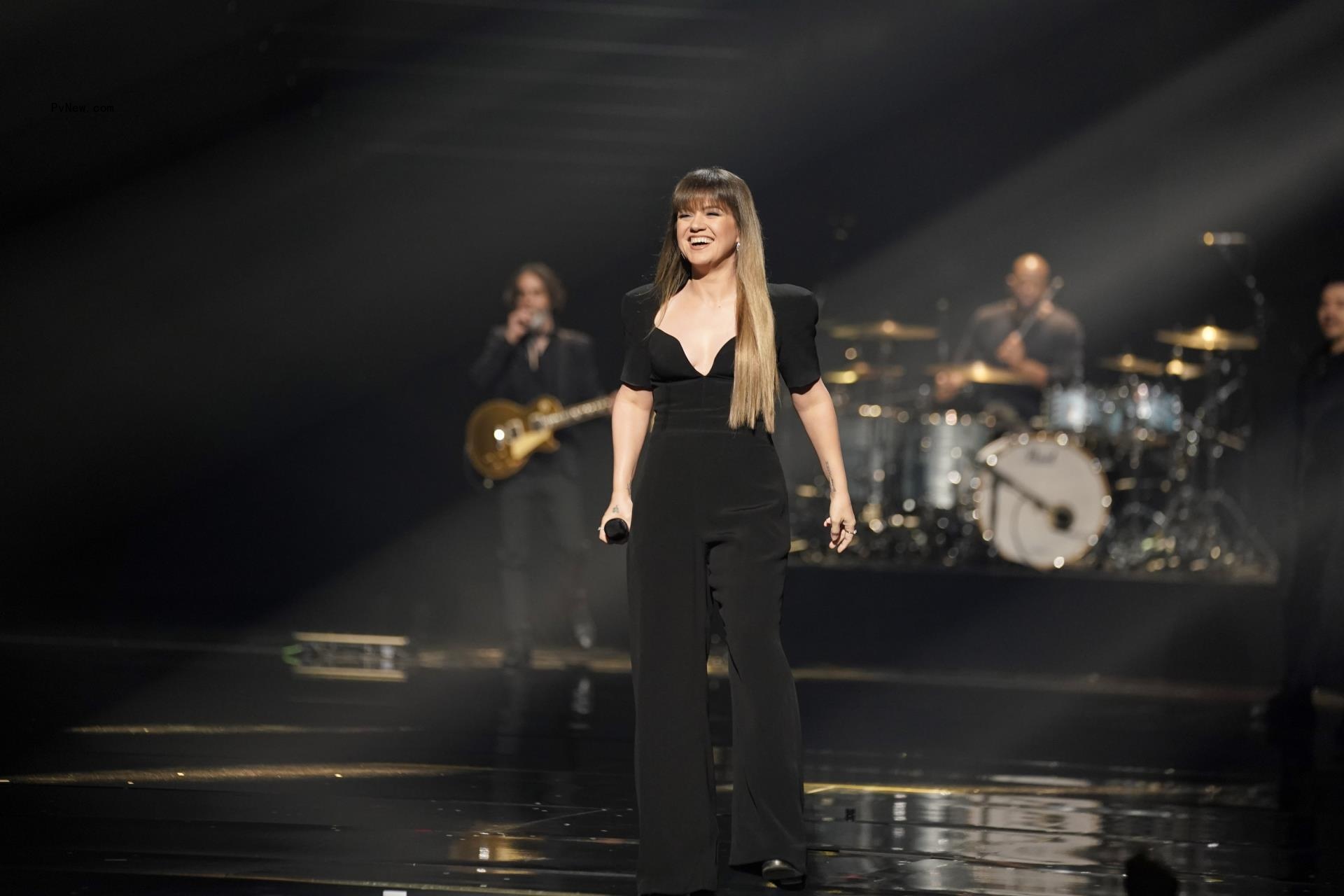 Kelly Clarkson on stage in May 2024. 