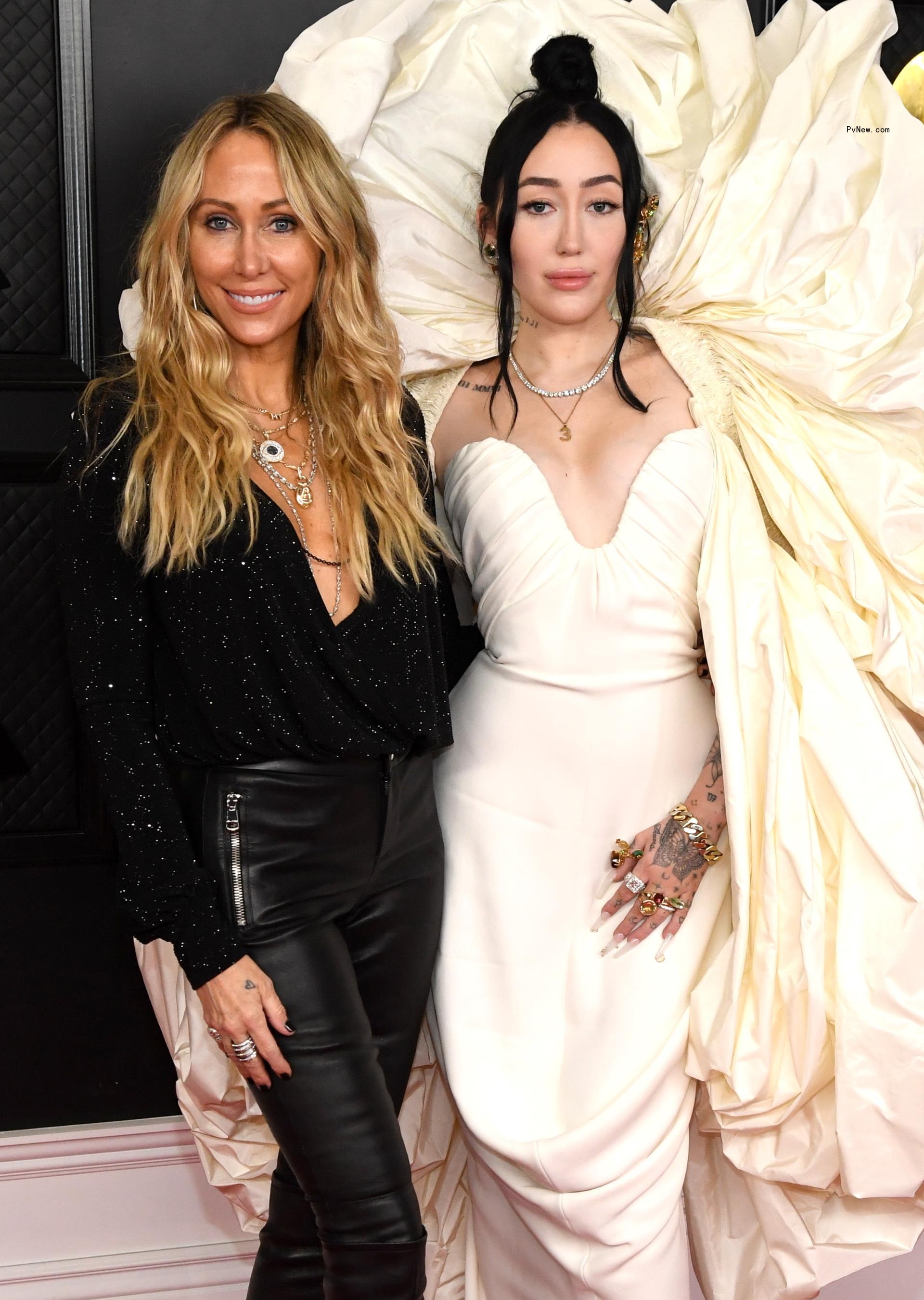 Tish Cyrusand Noah Cyrus posing together