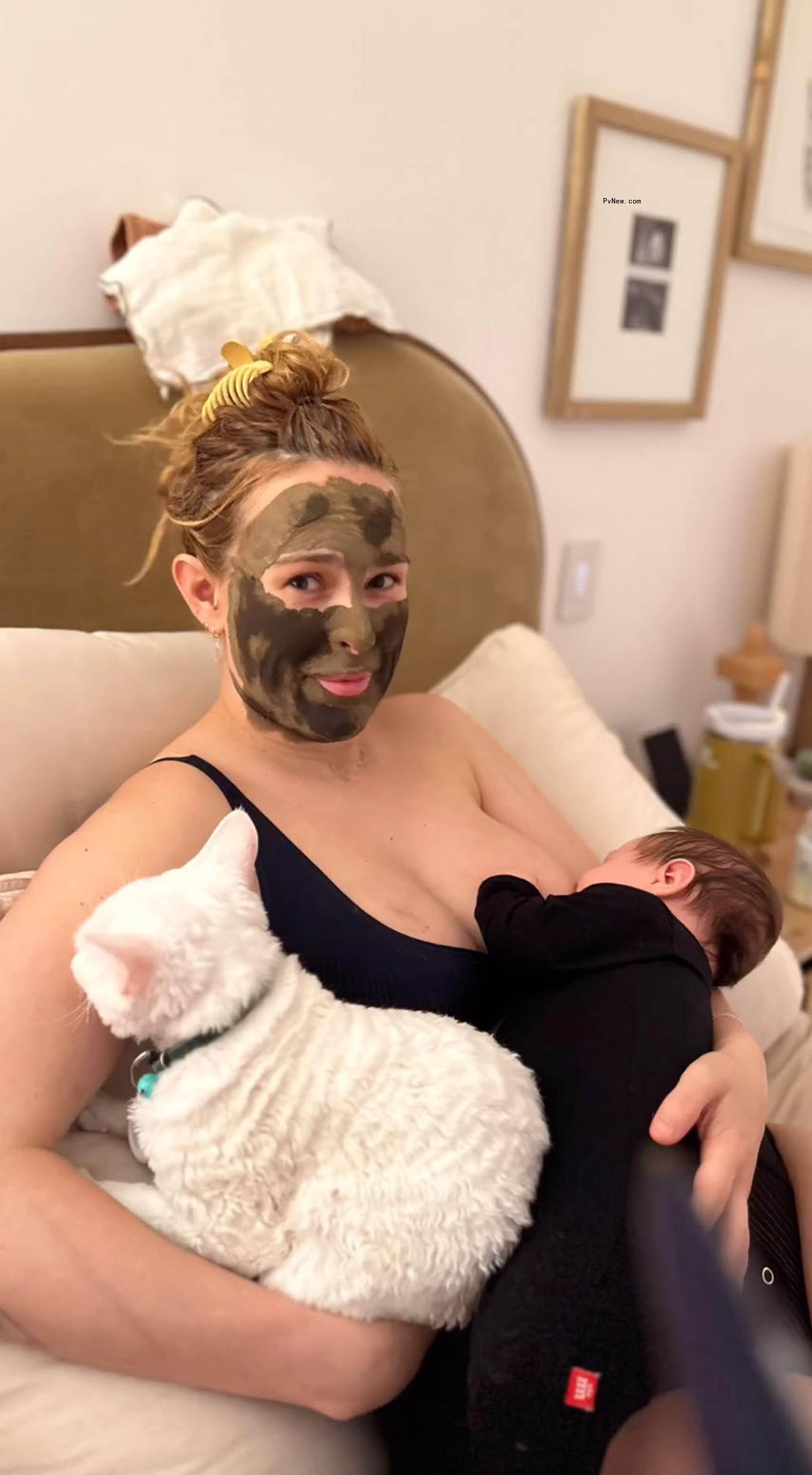 Rumer Willis breastfeeding her daughter Louetta. 