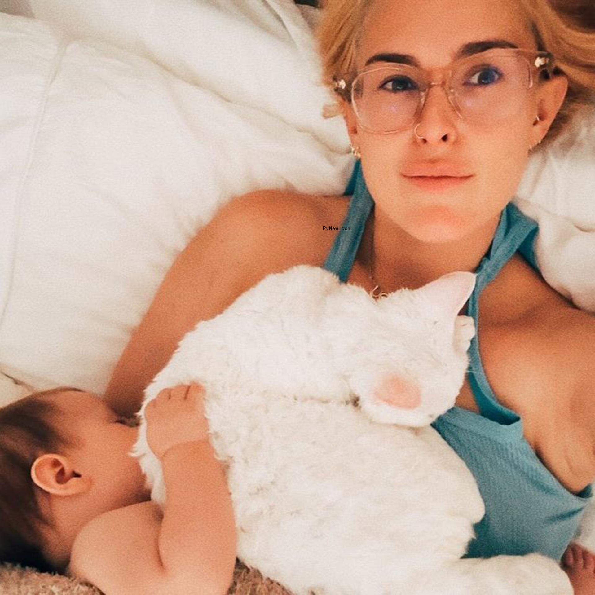 Rumer Willis holding her daughter Louetta. 
