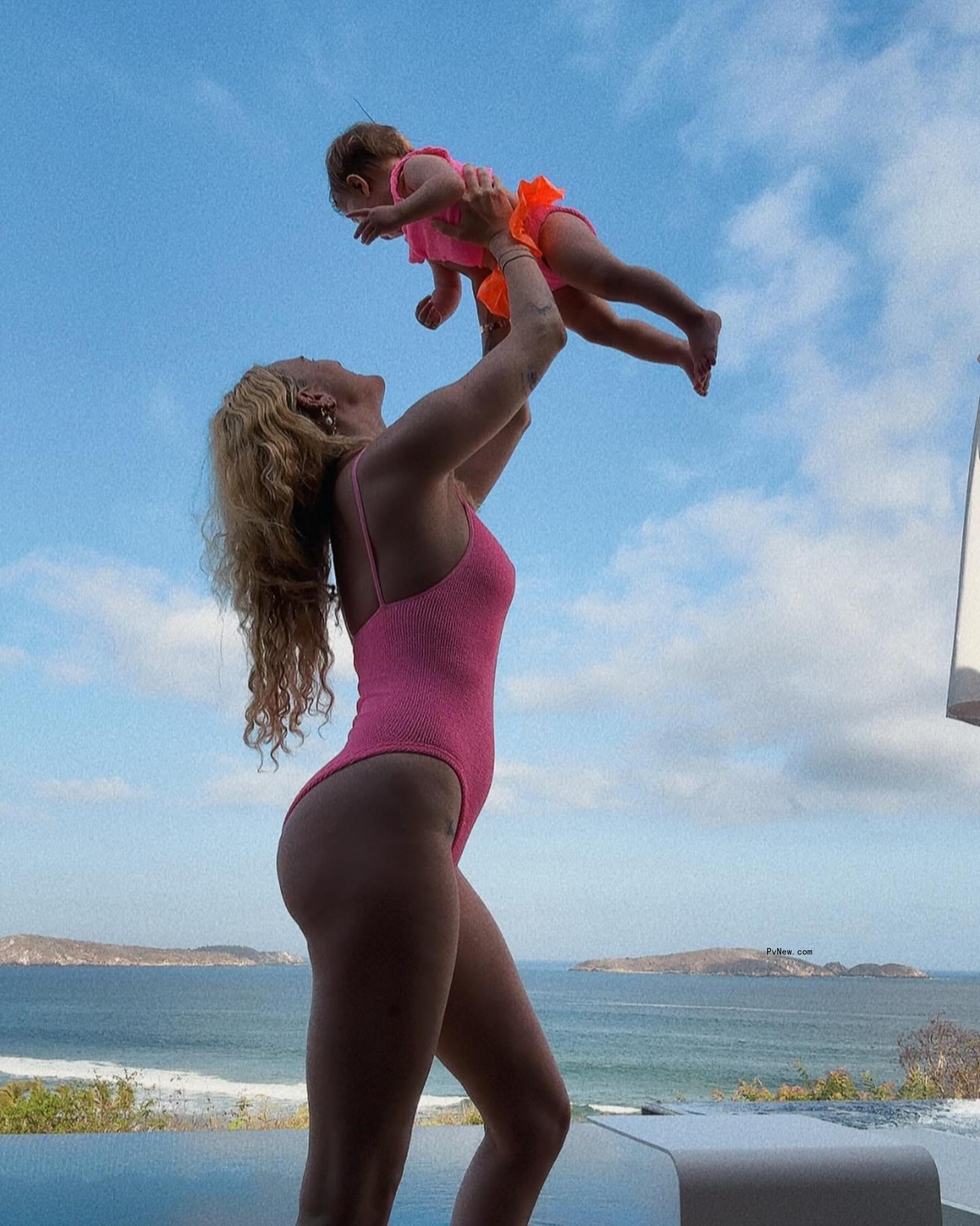 Rumer Willis holding her daughter Louetta. 