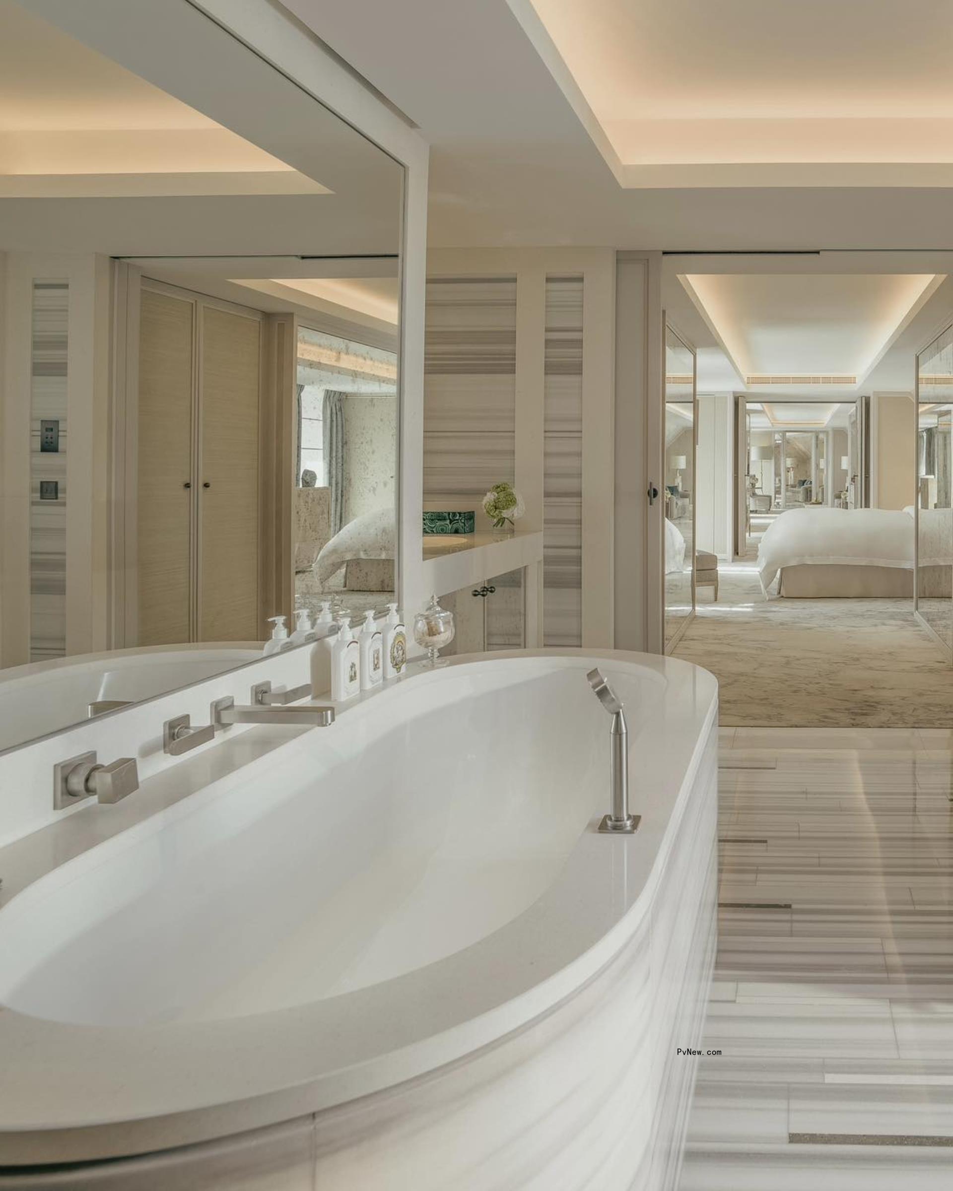 Hôtel De Crillon bathroom