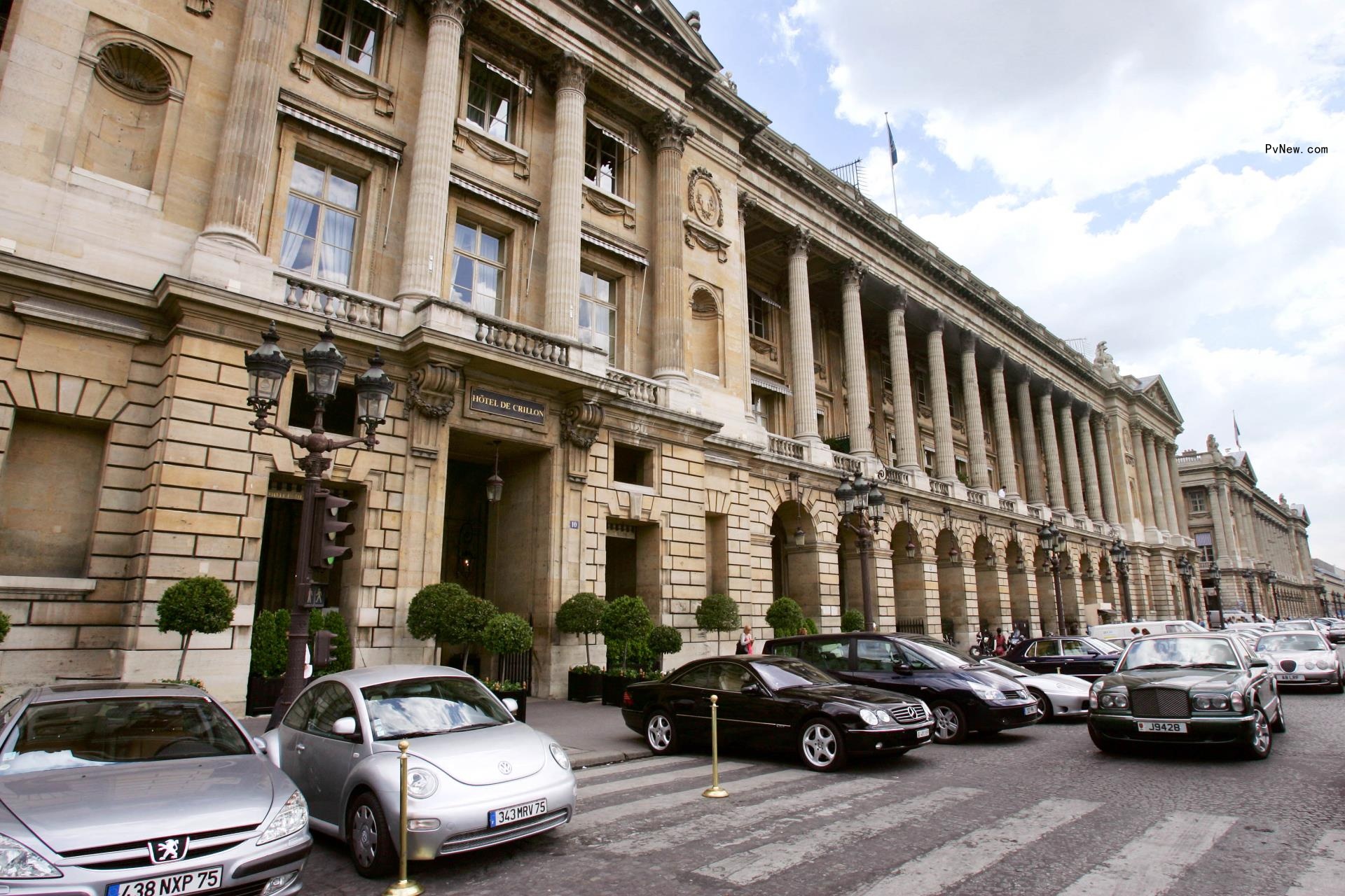 Hôtel De Crillon exterior