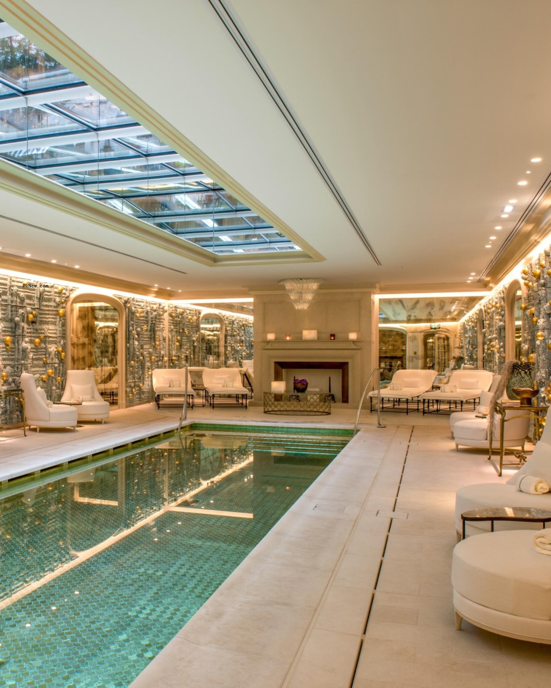 Hôtel De Crillon spa/pool area