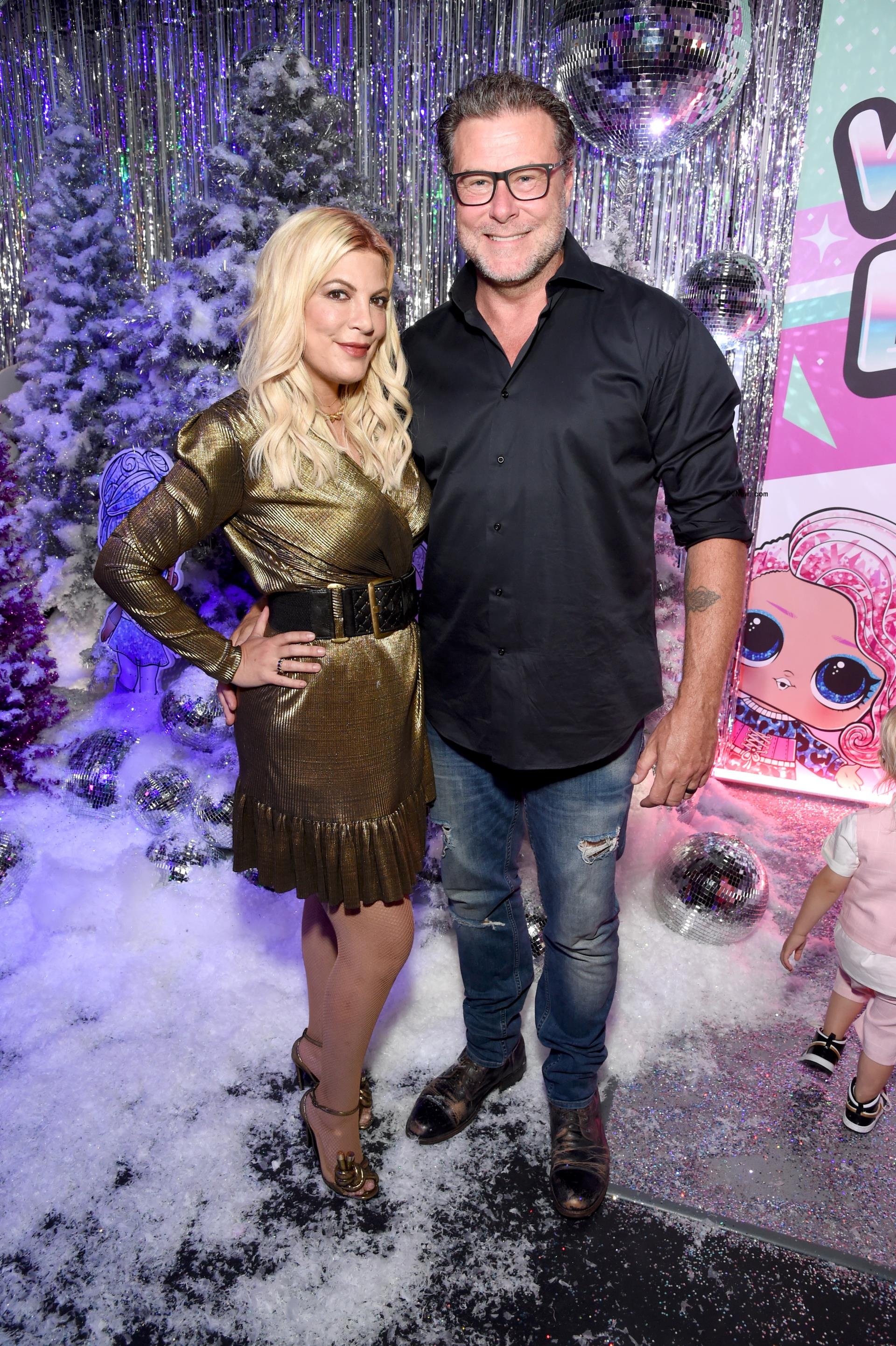 Tori Spelling (L) and Dean McDermott