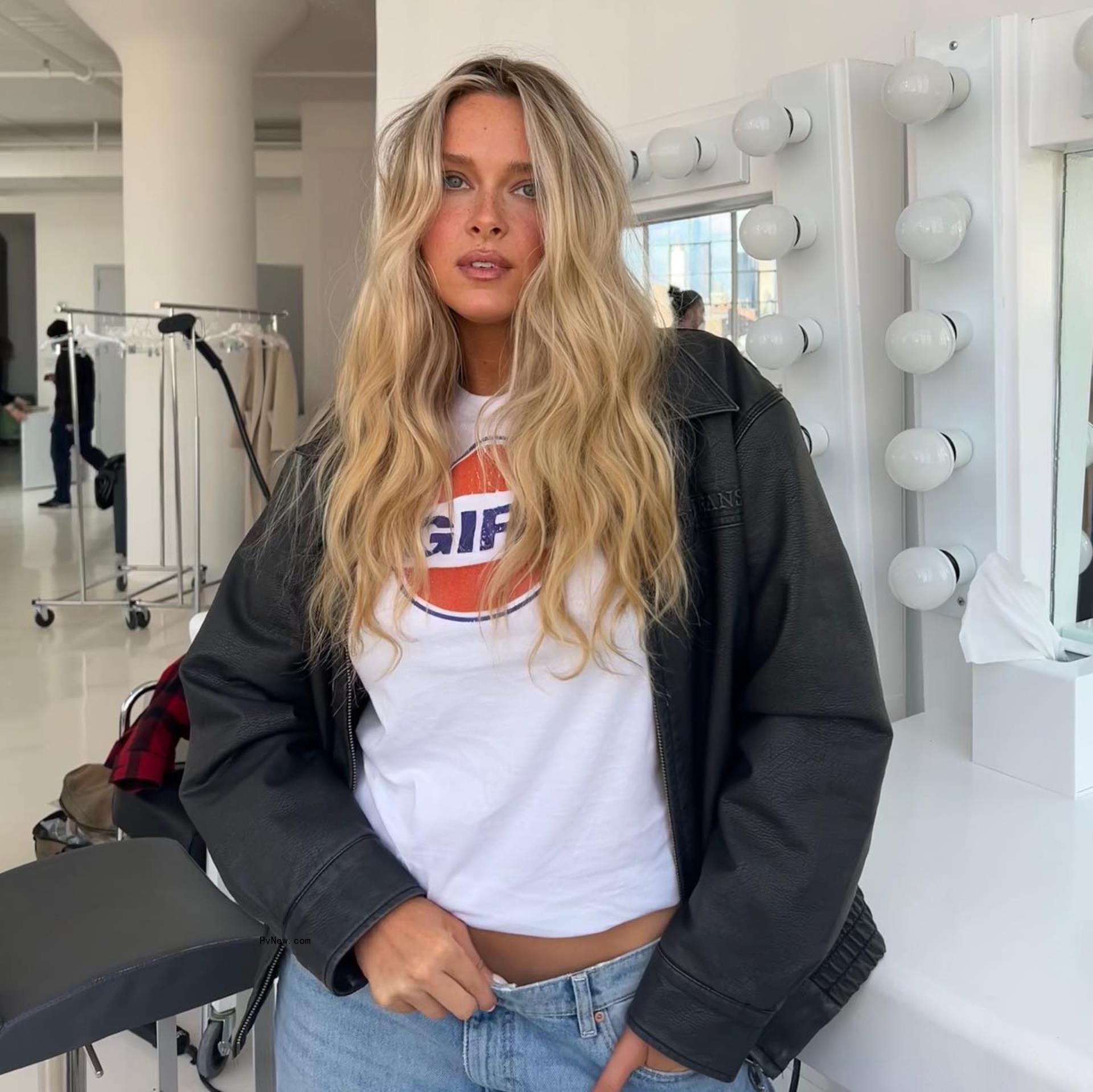 Camille Kostek selfie