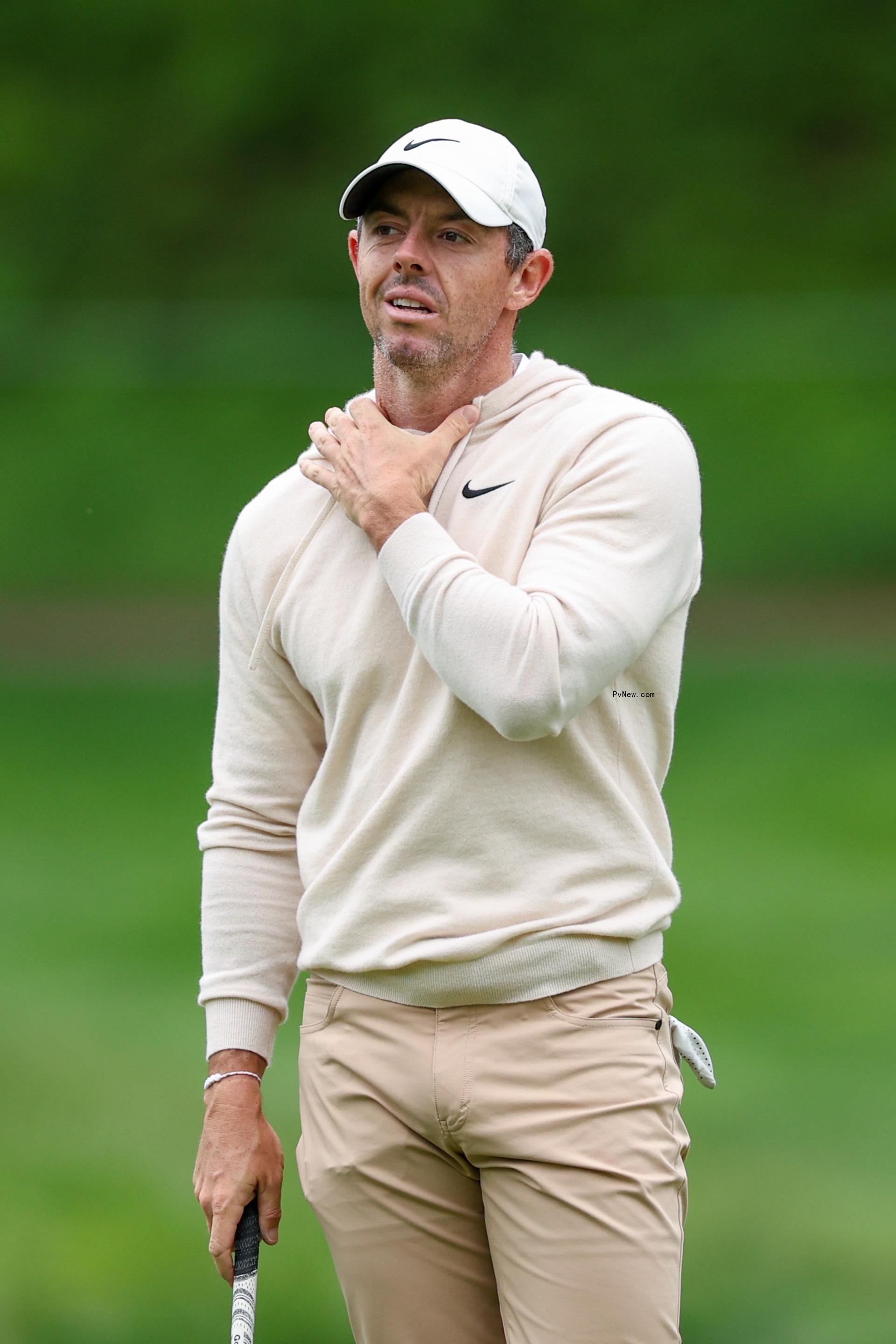 Rory McIlroy golfing.