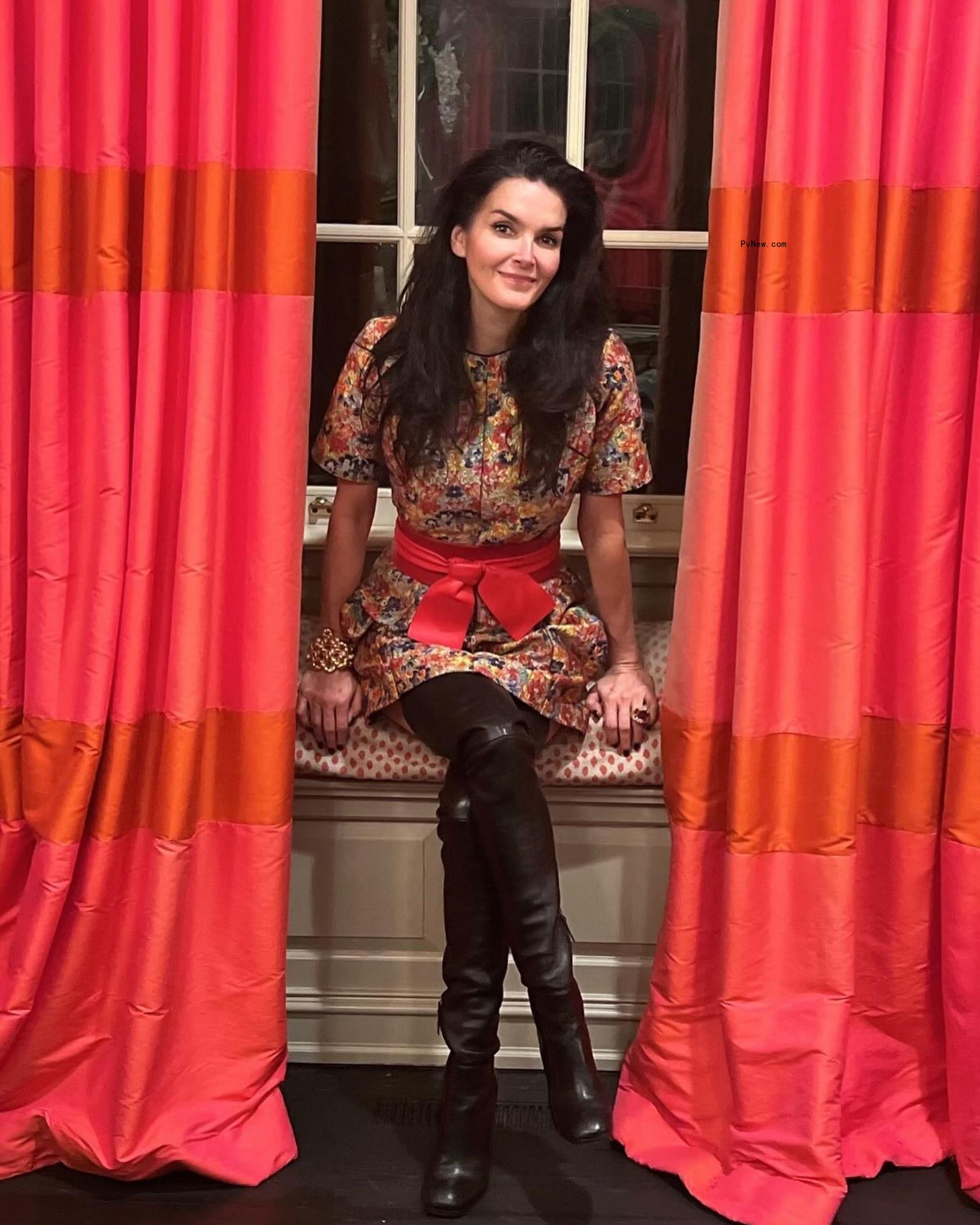 Angie Harmon.