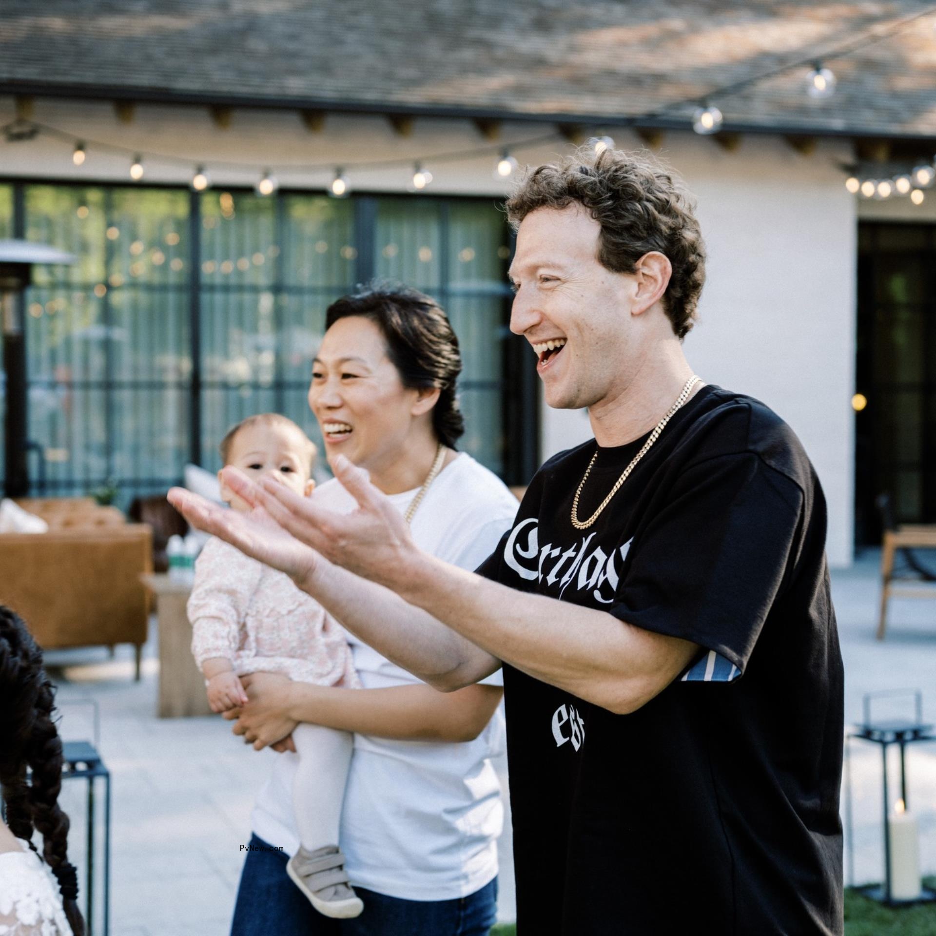 Mark Zuckerberg, Priscilla Chan and daughters