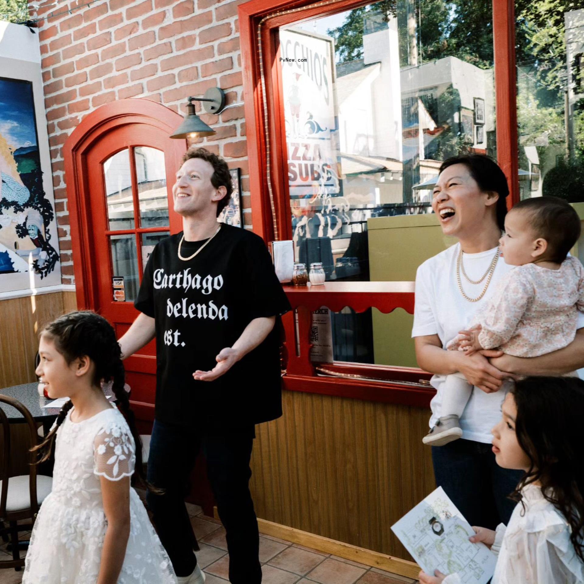 Mark Zuckerberg, Priscilla Chan and daughters