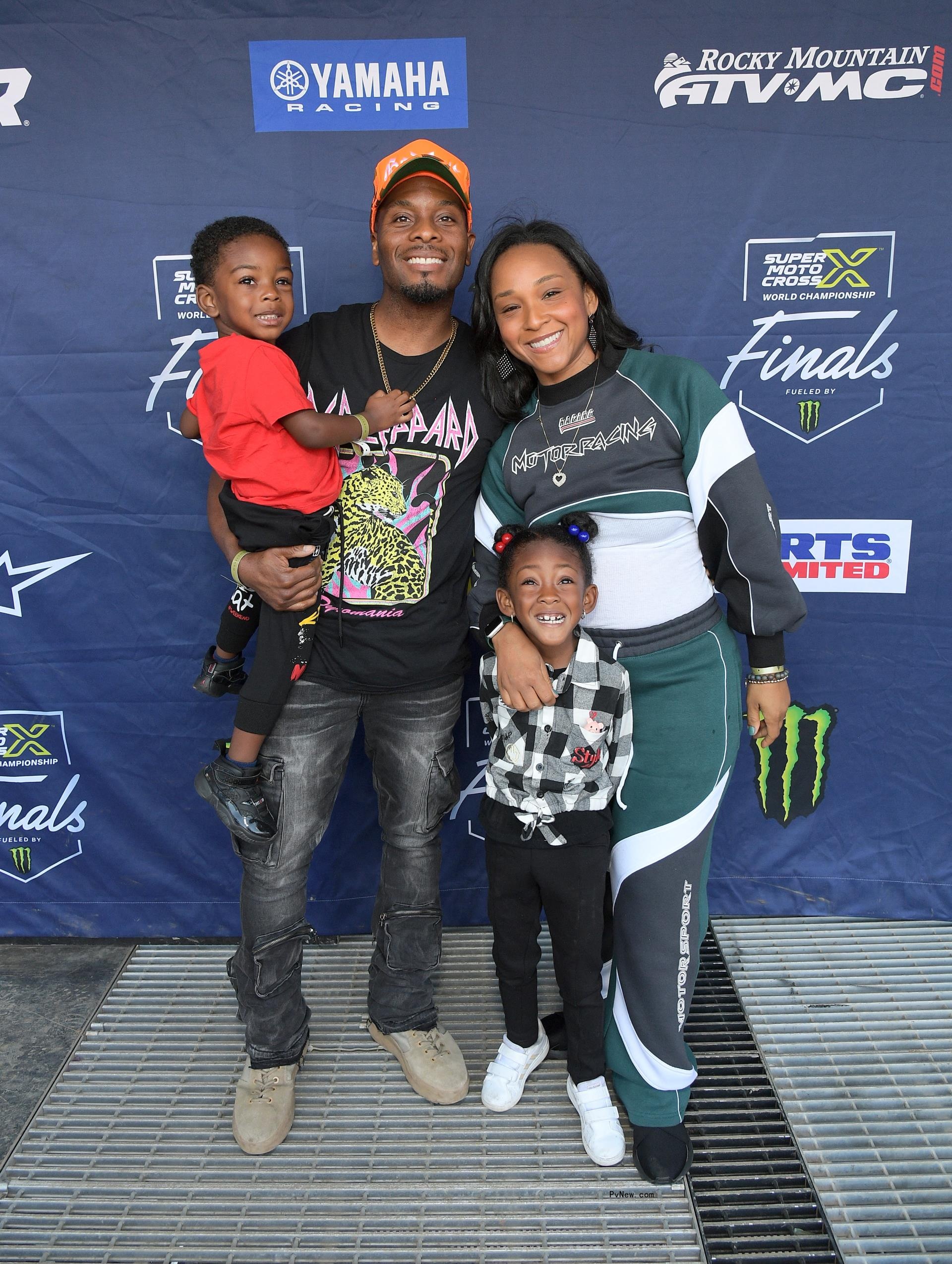 Kel Mitchell and Asia Lee and their kids.