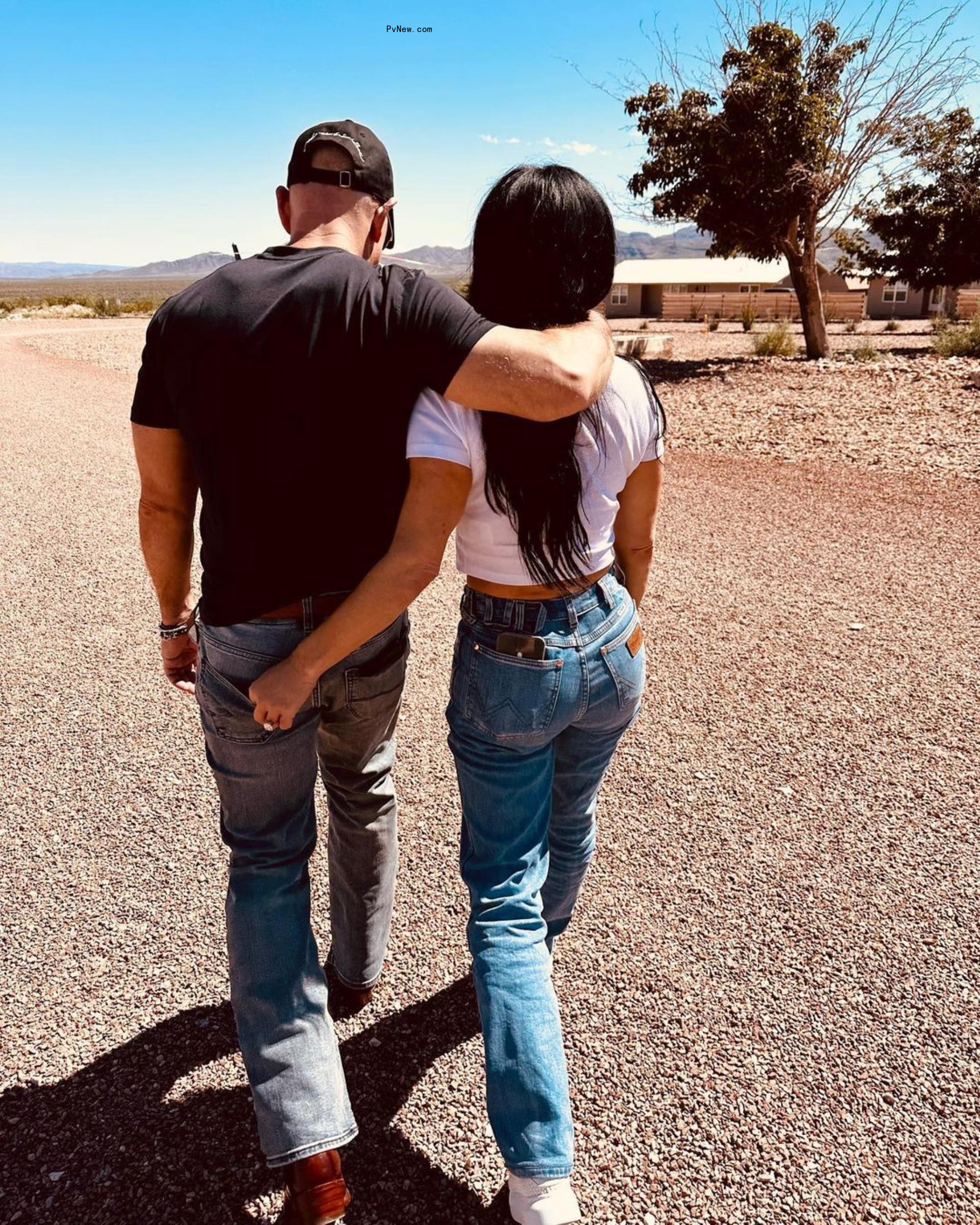 Jeff Bezos and Lauren Sánchez hugging from behind.