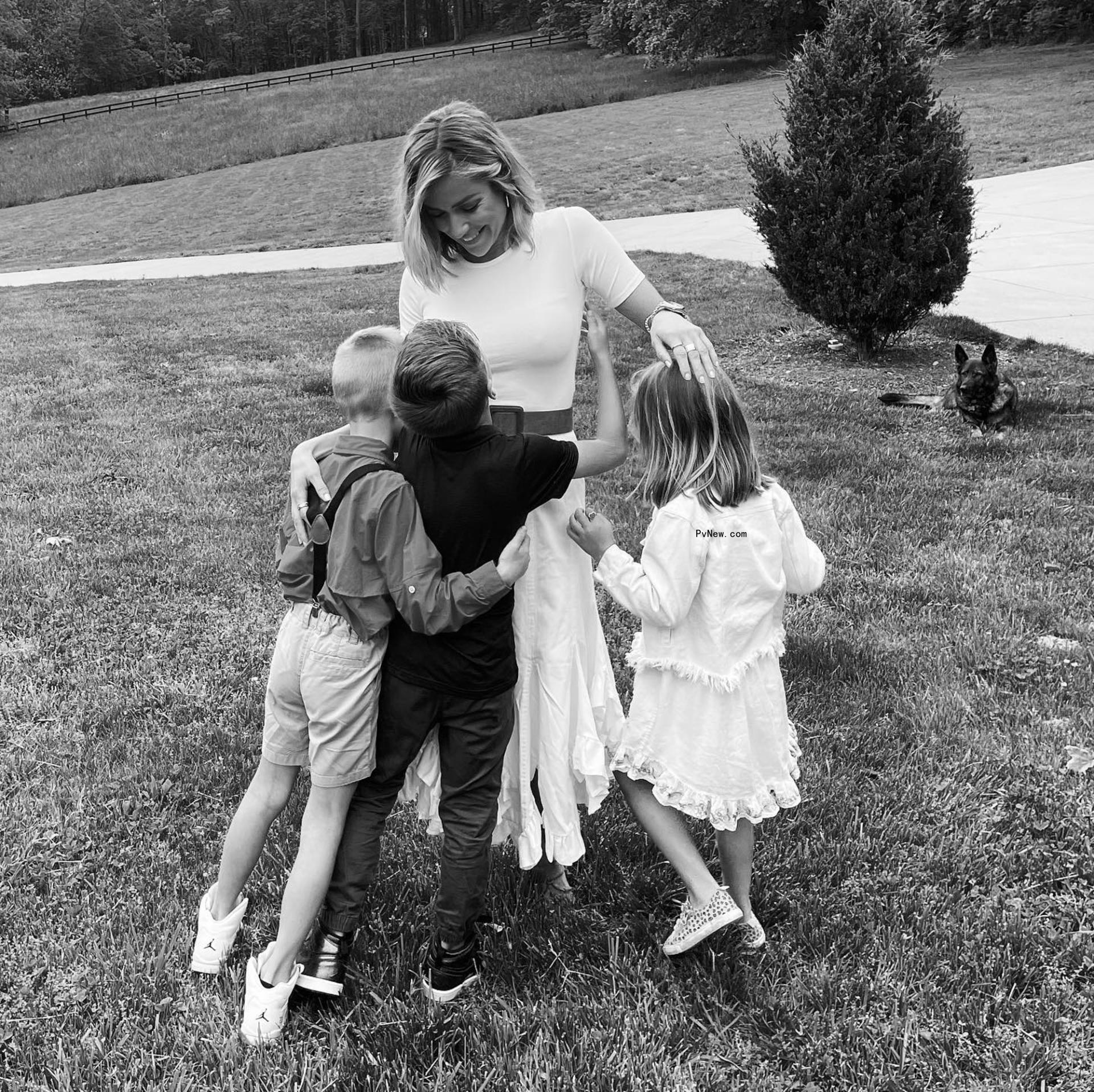 Kristin Cavallari posing with her kids