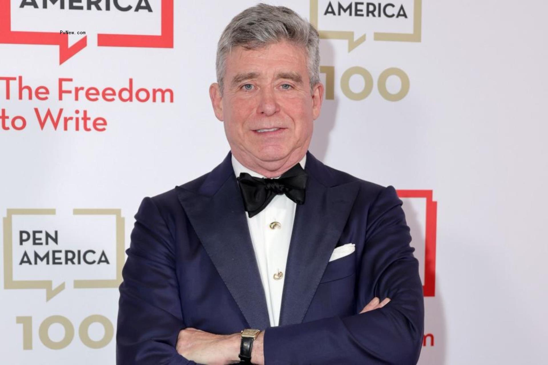 Jay McInerney served as his own sommelier at a black-tie gala.