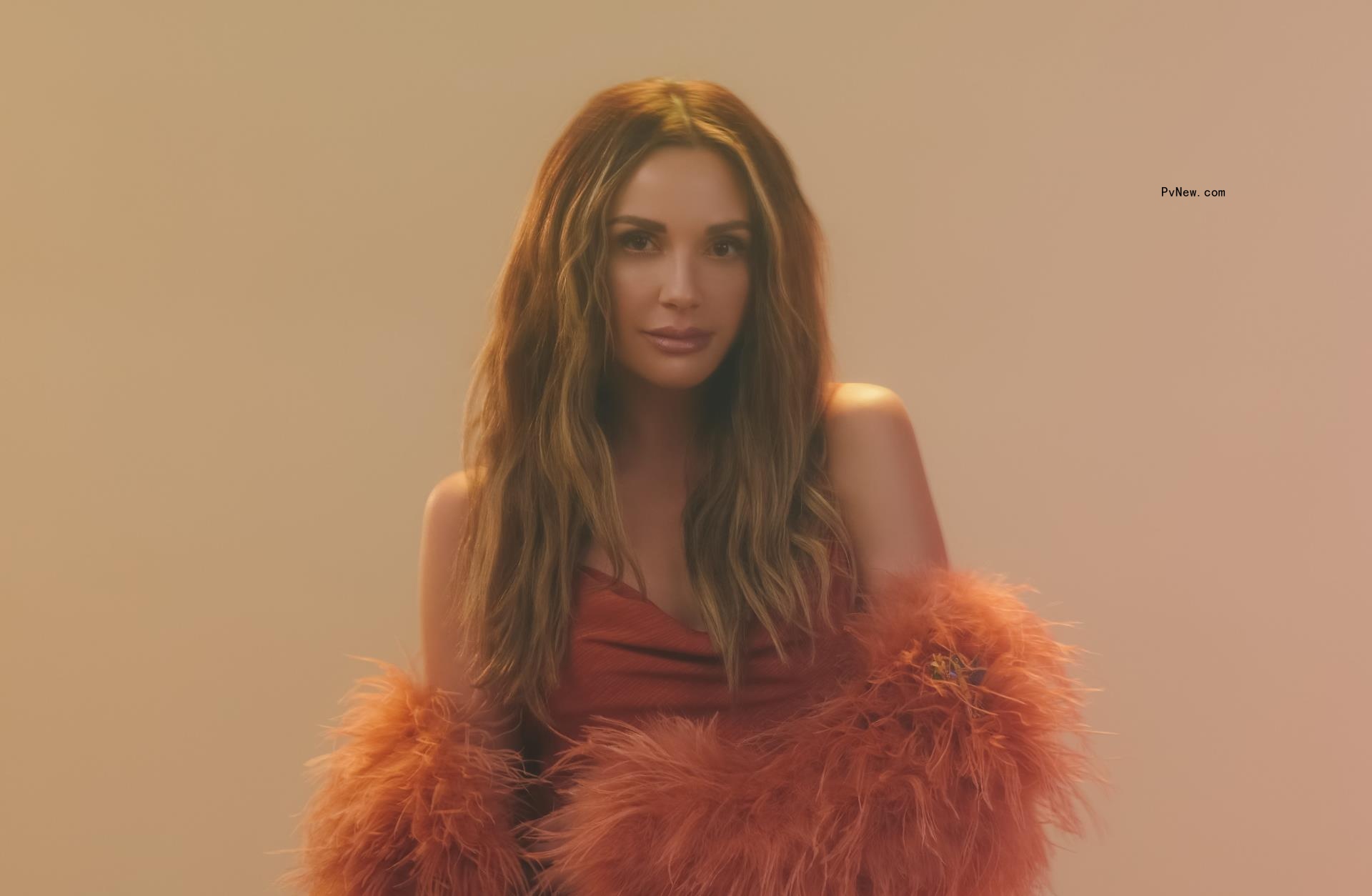 Carly Pearce Reveals Heart Condition, Says Upcoming Tour Dates Will ‘Look a Little Different’