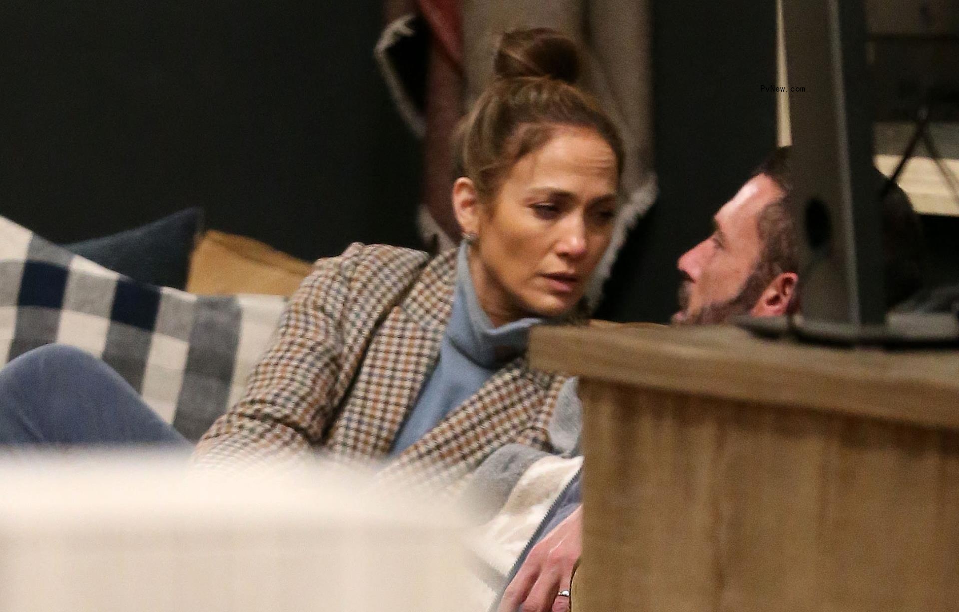 Jennifer Lopez and Ben Affleck furniture shopping.