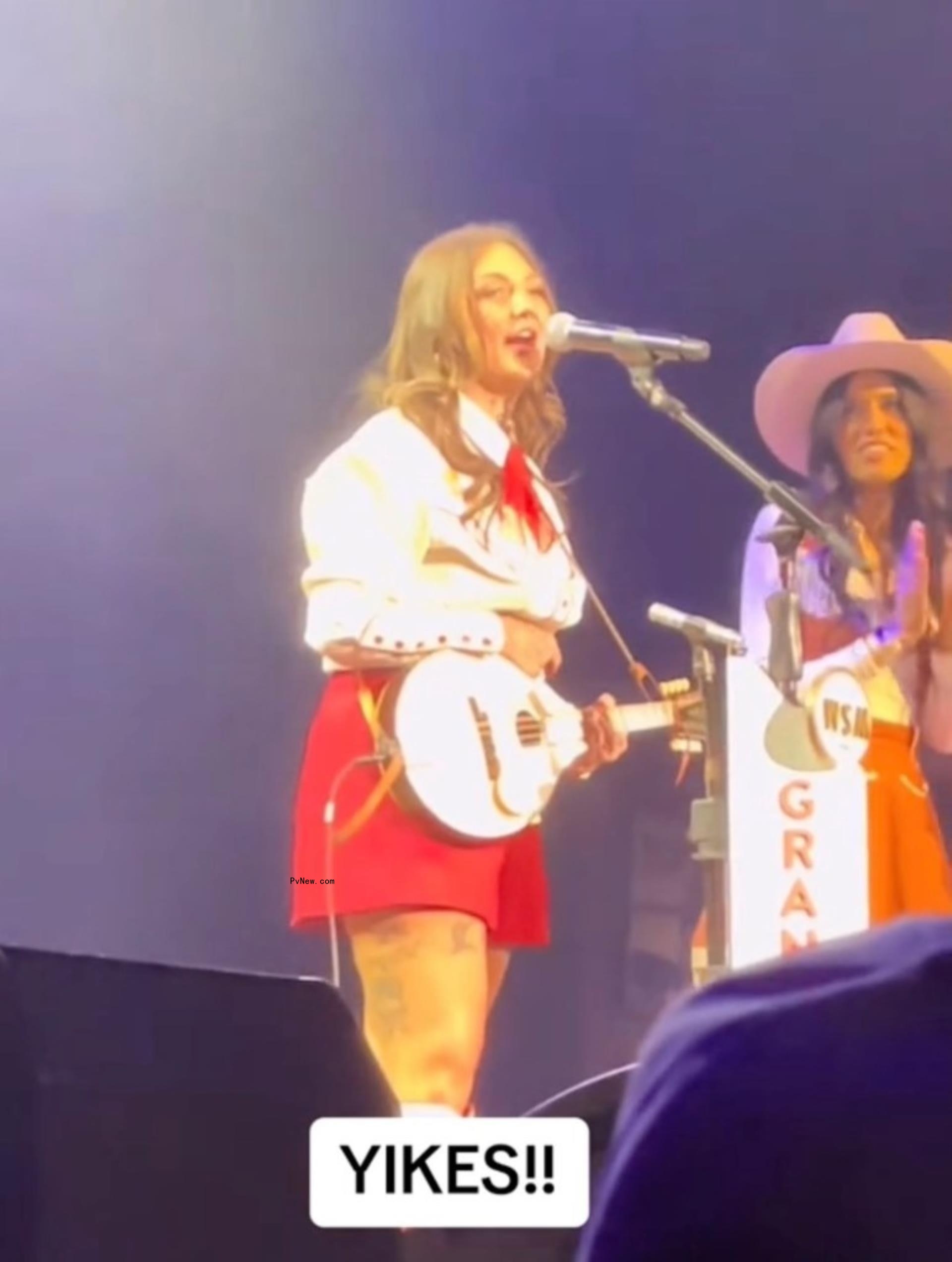 elle king performing