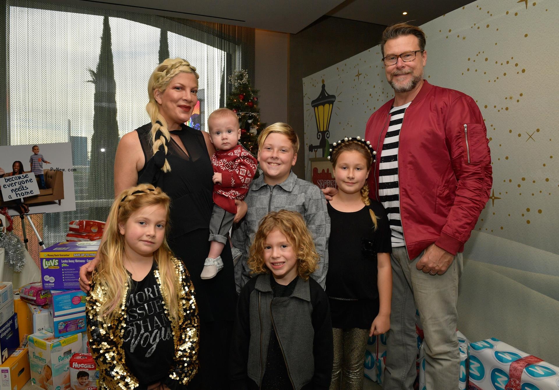 Dean McDermott and Tori Spelling and their kids.