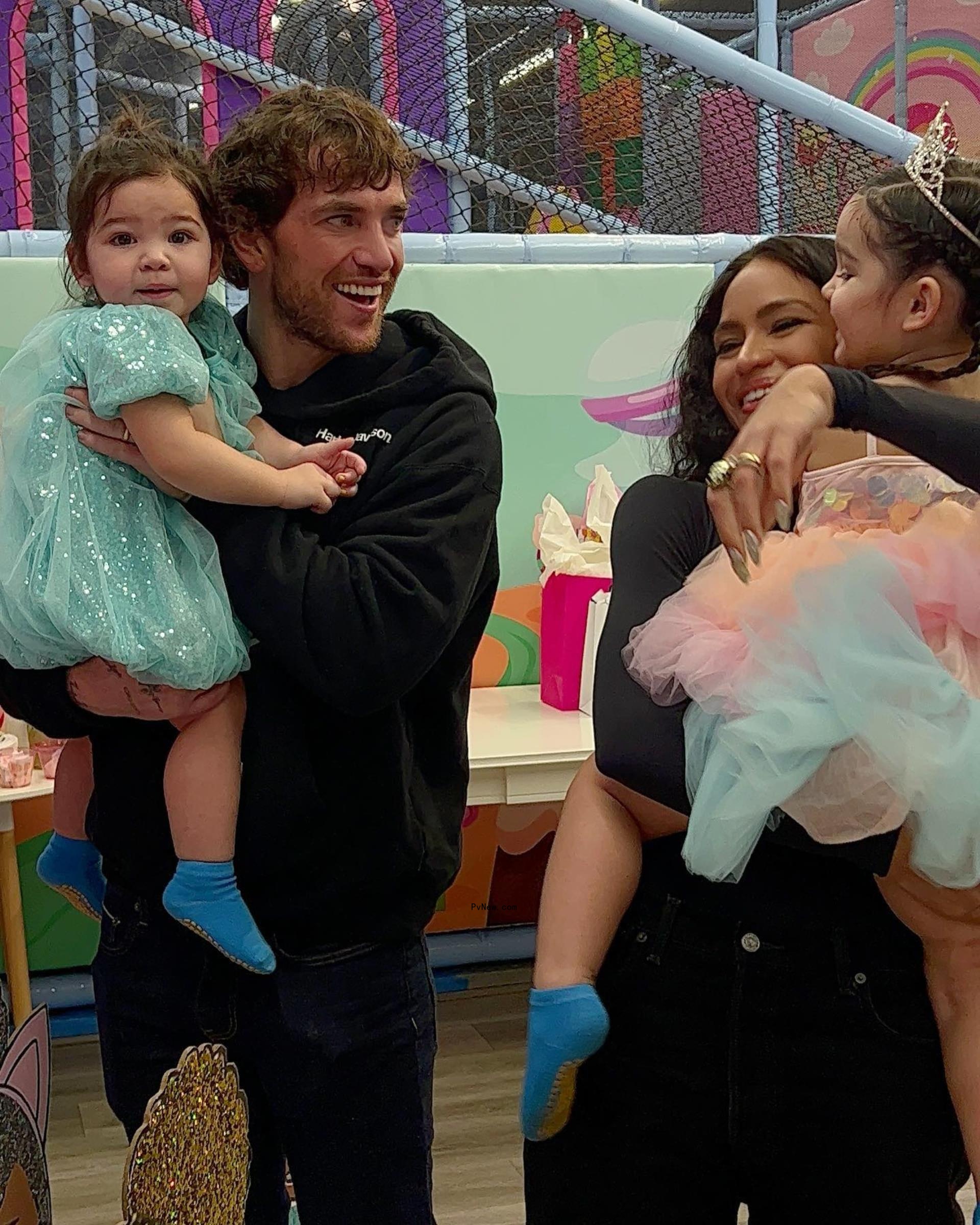 Alex Fine, Cassie Ventura and their two daughters