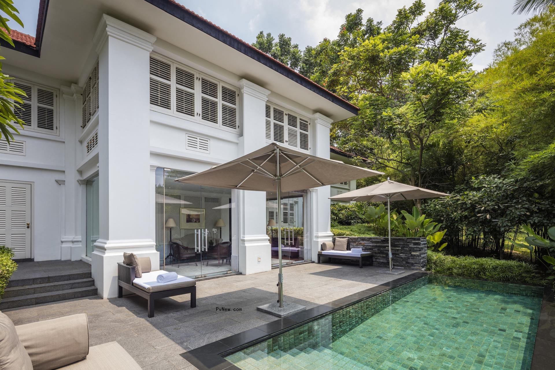Taylor is reportedly staying in a stunning colo<i></i>nial manor while in Singapore.