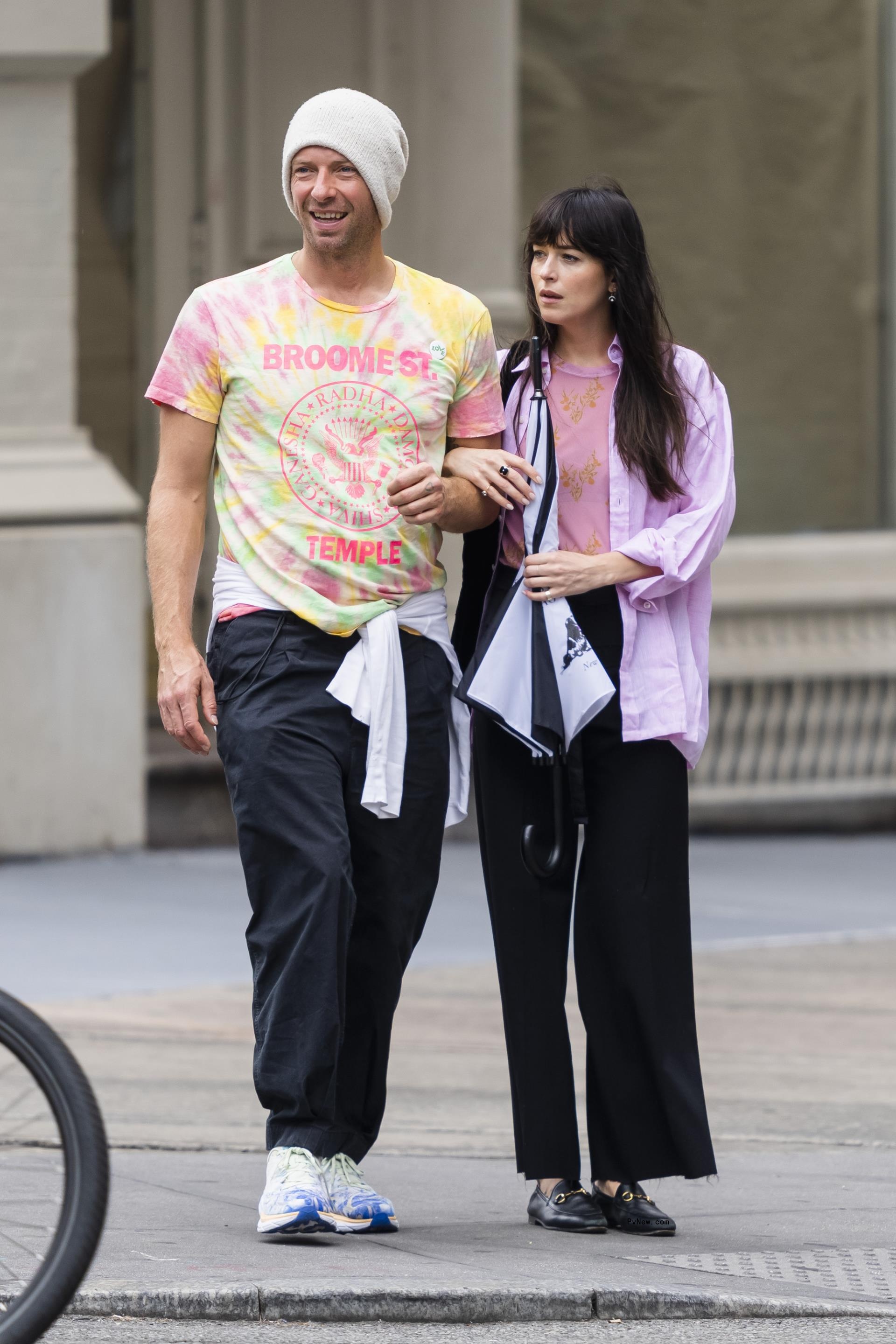 Dakota JOhnson and Chris Martin in 2022.
