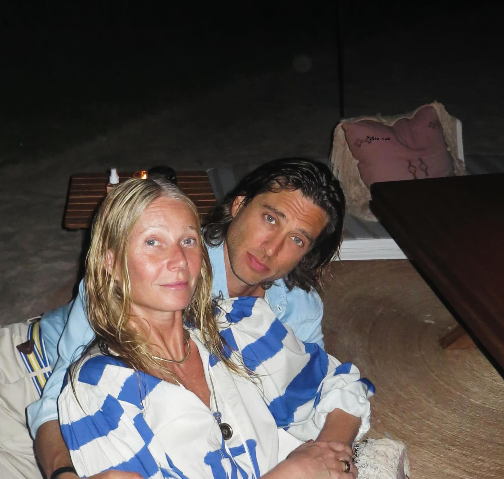 Brad Falchuk and Gwyneth Paltrow on the beach. 