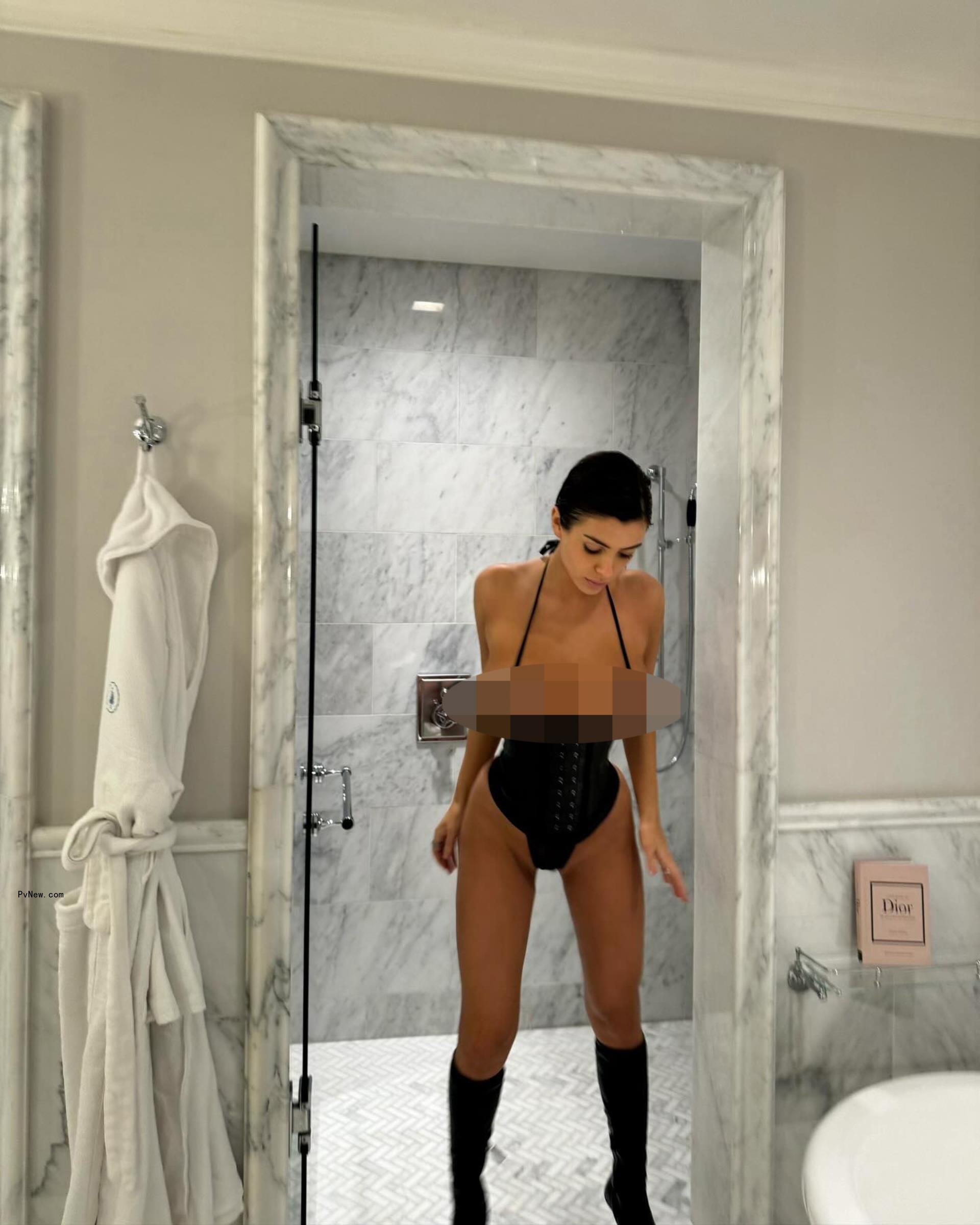 Bianca Censori sexy outfit