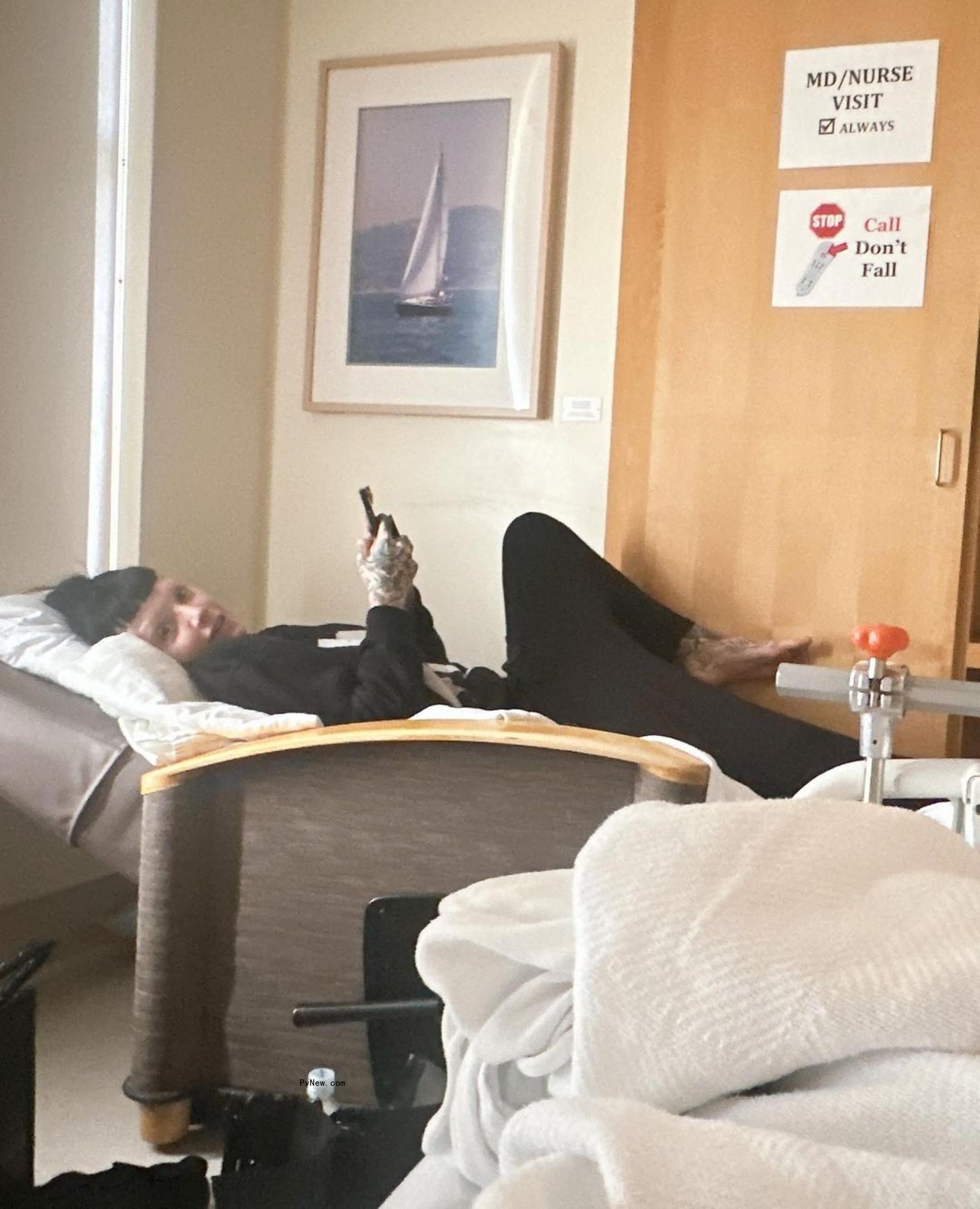 Kate Beckinsale in the hospital.
