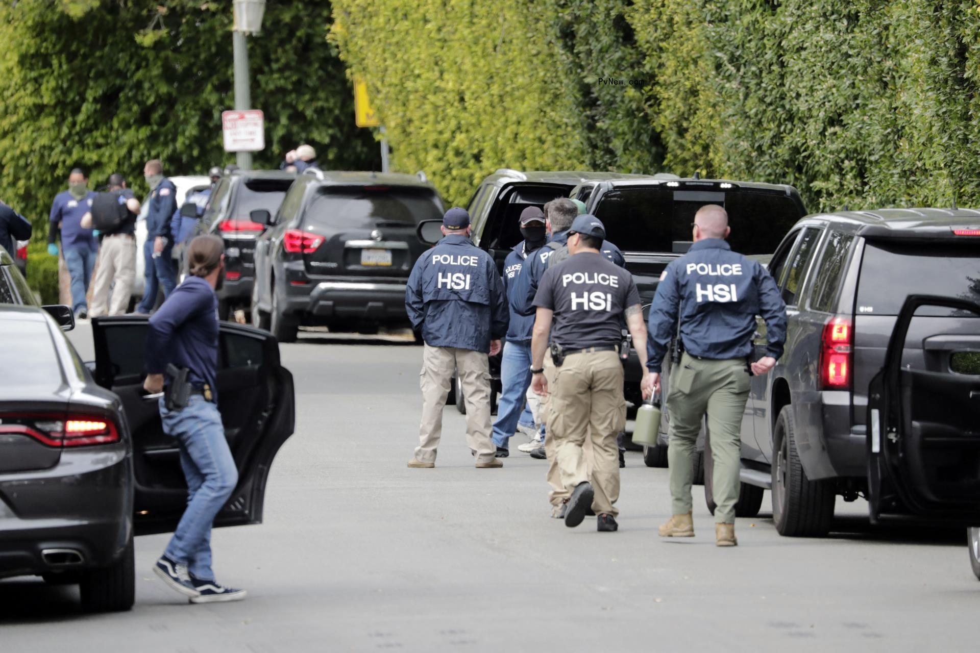 Federal agents raid the mansion of Diddy