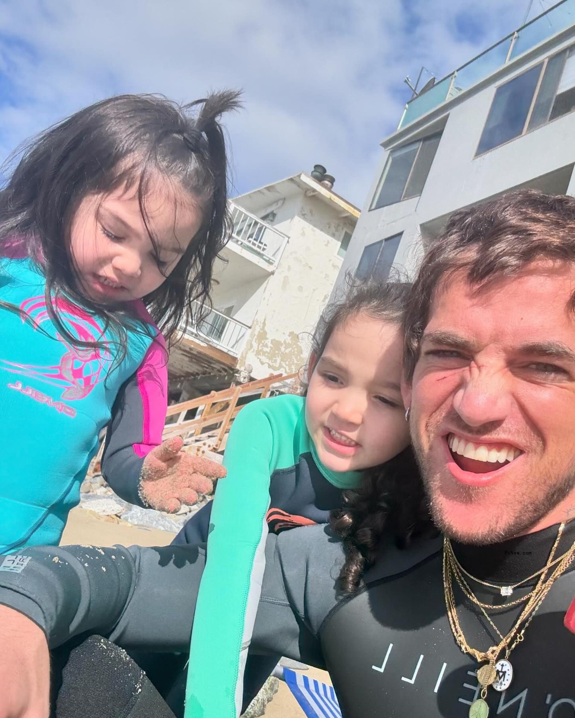 Alex Fine and daughters
