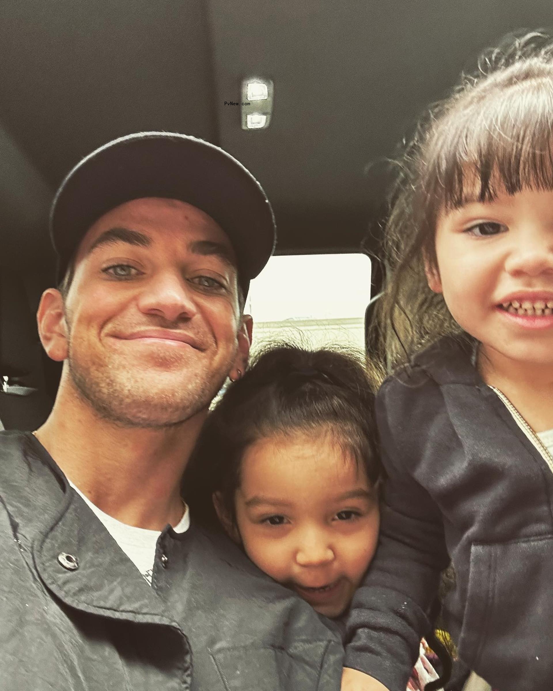 Alex Fine and daughters